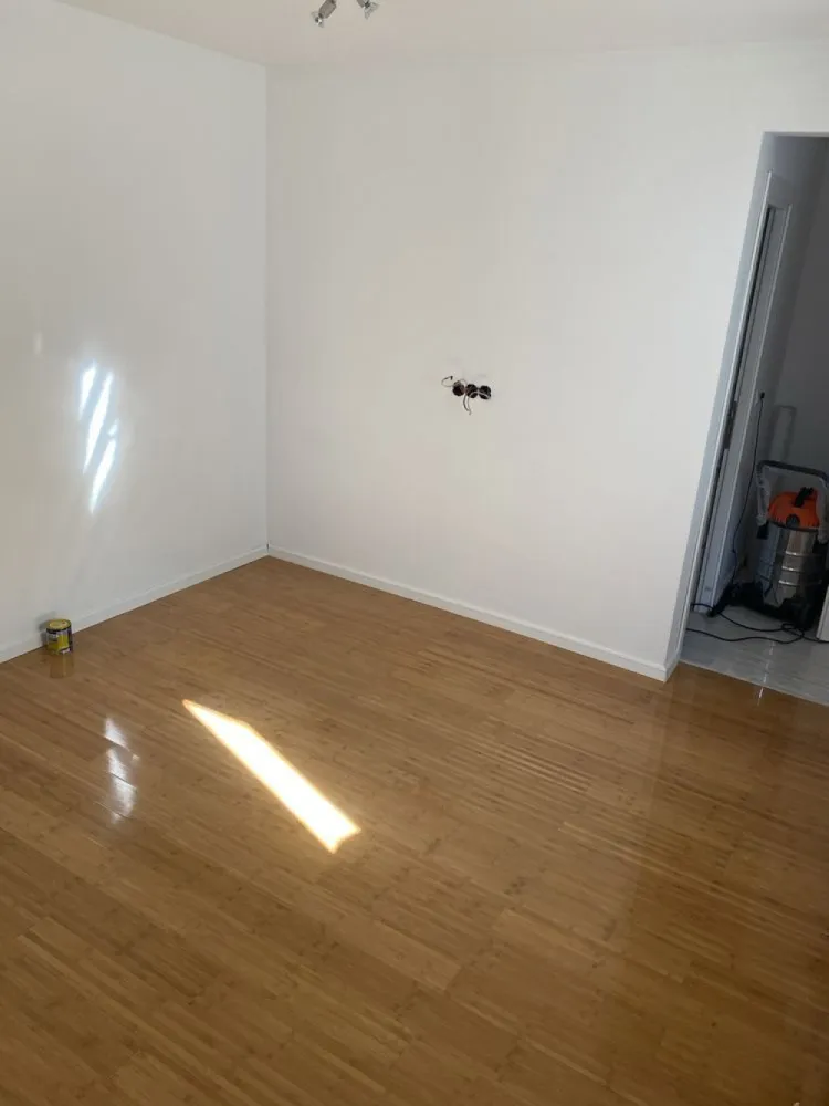 Casa de vanzare Turda / Domenii - Vând casă 3 camere ,baie ,pod locuibil ,terasă ,renovată în totalitate.
Finisaje de lux
Singur în curte , în vecinătate stație de metrou Grivita ,școală , parcul Regina Maria ,piața, 5 min Piața Victoriei.
Acte la zi disponibilă imediat 
Suprafața totală 98m
Toate utilitățile 
Direct proprietar