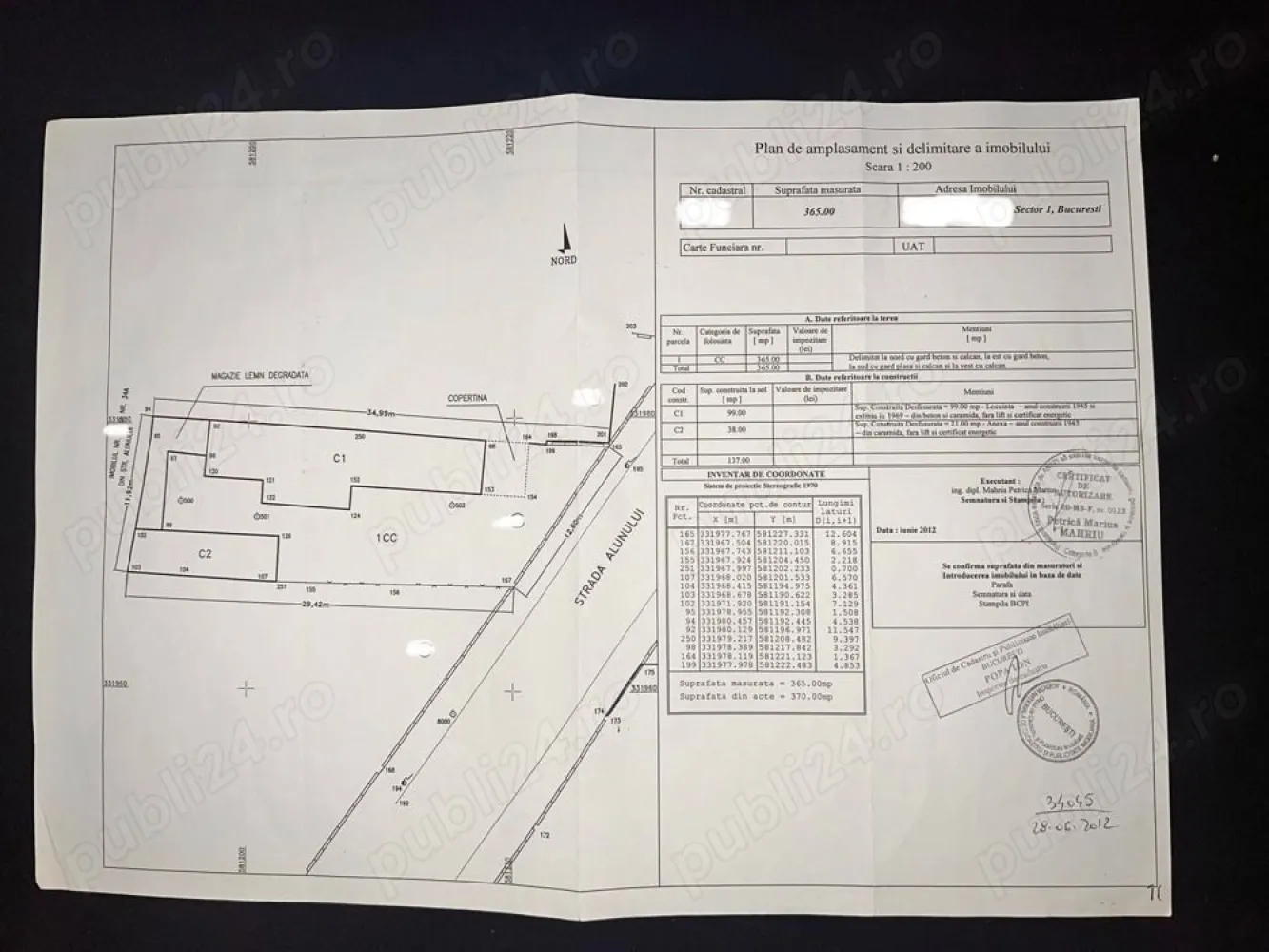 Casă de vânzare sector 1 Bucuresti - Vând casă în București, Sector 1

Ofer spre vânzare o casă situată în București, Sector 1, la capătul tramvaiului 45 - Mezeș (strada Alunului).

Detalii despre proprietate:

Suprafața teren: 365 mp
Suprafața construită: 100 mp (tip vagon)
Utilități: centrală pe gaze, apă curentă

Casa este locuibilă, dar are nevoie de renovare, ceea ce o face perfectă pentru cei care doresc să-și pună amprenta personală. Locația oferă acces ușor la transport public și este într-o zonă liniștită, ideală pentru o familie sau pentru un proiect de investiție.

La momentul actual casa dispune de 5 camere, 1 baie, 1 bucătărie, 2 antreuri. Există și 1 anexa construită unde în trecut se afla bucătăria de vară și totodată mai este construită și o magazie + o încăpere la intrarea în curte (in trecut acolo aflându-se un magazin). 
În curte este spațiu pt parcarea a 2 mașini (una în spatele celeilalte). De asemenea, există un spațiu unde se poate construi și un foișor pentru pretrecerea serilor de vară. 

Pentru mai multe informații sau pentru a programa o vizionare, vă rog să mă contactați! Prețul este ușor negociabil. Aștept mesajele voastre!

!!!EXCLUS AGENȚII IMOBILIARE!!!