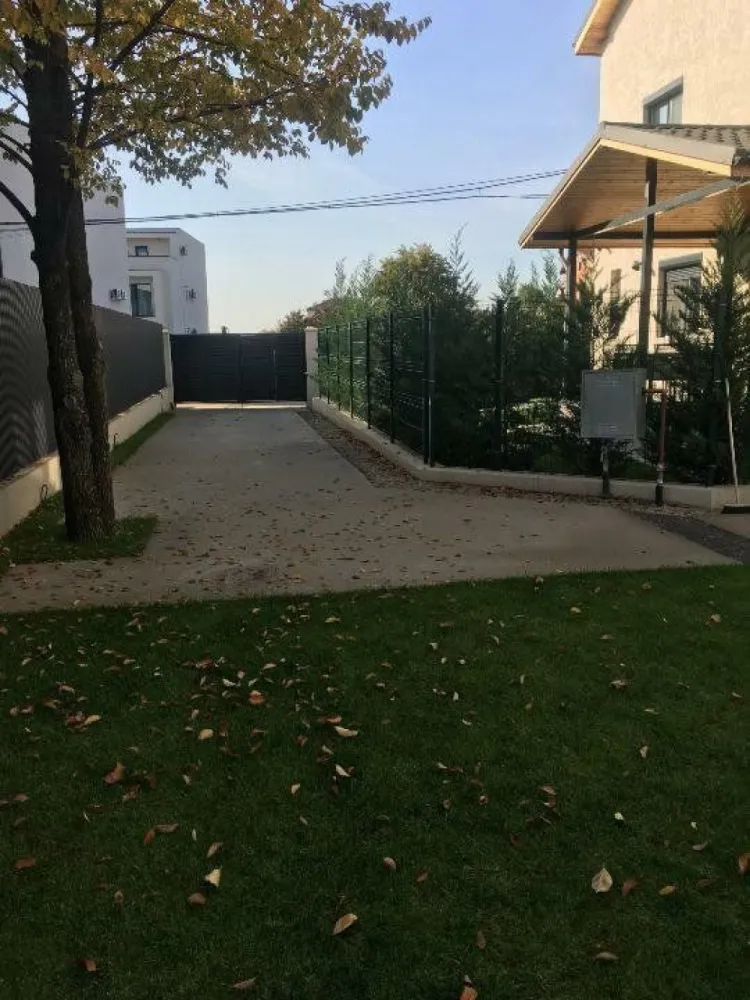 Vila individuală de vânzare strada Constelatiei Pipera - Vila individuală de vânzare strada Constelatiei Pipera toate utilităţile,încălzire in pardoseala,-.2024
P=buc.+living+ dormitor+baie
Et.=2 dormitoare,2 bai
M=dormitor+birou
Tere -330 mp
Direct proprietar,fără comision,negociabil
Toate actele la zi.
Tel