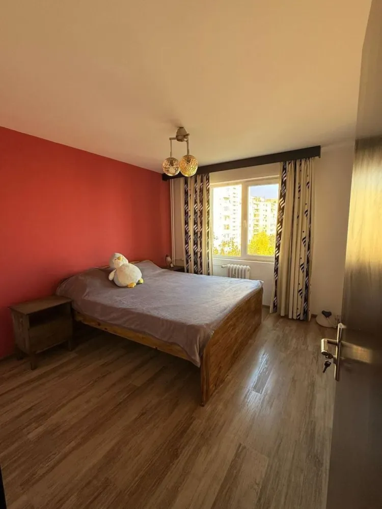 Apartament 4 camera Crangasi - Suprafata totala 86,4 mp

Etaj 6/8 

Semidecomandat

1 logie si 1 balcon

Bloc din 1985 din placi de beton 

2 lifturi

Boxa subsol

Loc parcare ADP

7 min pana la Metrou Crangasi

5 min pana la Piata Crangasi

1 min pana la tranvai 41

Zona foarte linistita, fara zgomotul marilor bulevarde

Se vinde complet mobilat si utilat

Racordat Termoenergetica (cu posibilitate montare centrala termica de apartament si/sau boiler)

1 unitate A/C in sufragerie