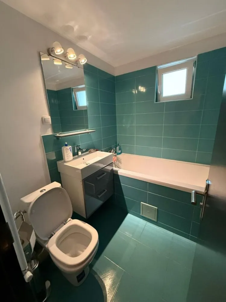 Apartament 4 camera Crangasi - Suprafata totala 86,4 mp

Etaj 6/8 

Semidecomandat

1 logie si 1 balcon

Bloc din 1985 din placi de beton 

2 lifturi

Boxa subsol

Loc parcare ADP

7 min pana la Metrou Crangasi

5 min pana la Piata Crangasi

1 min pana la tranvai 41

Zona foarte linistita, fara zgomotul marilor bulevarde

Se vinde complet mobilat si utilat

Racordat Termoenergetica (cu posibilitate montare centrala termica de apartament si/sau boiler)

1 unitate A/C in sufragerie