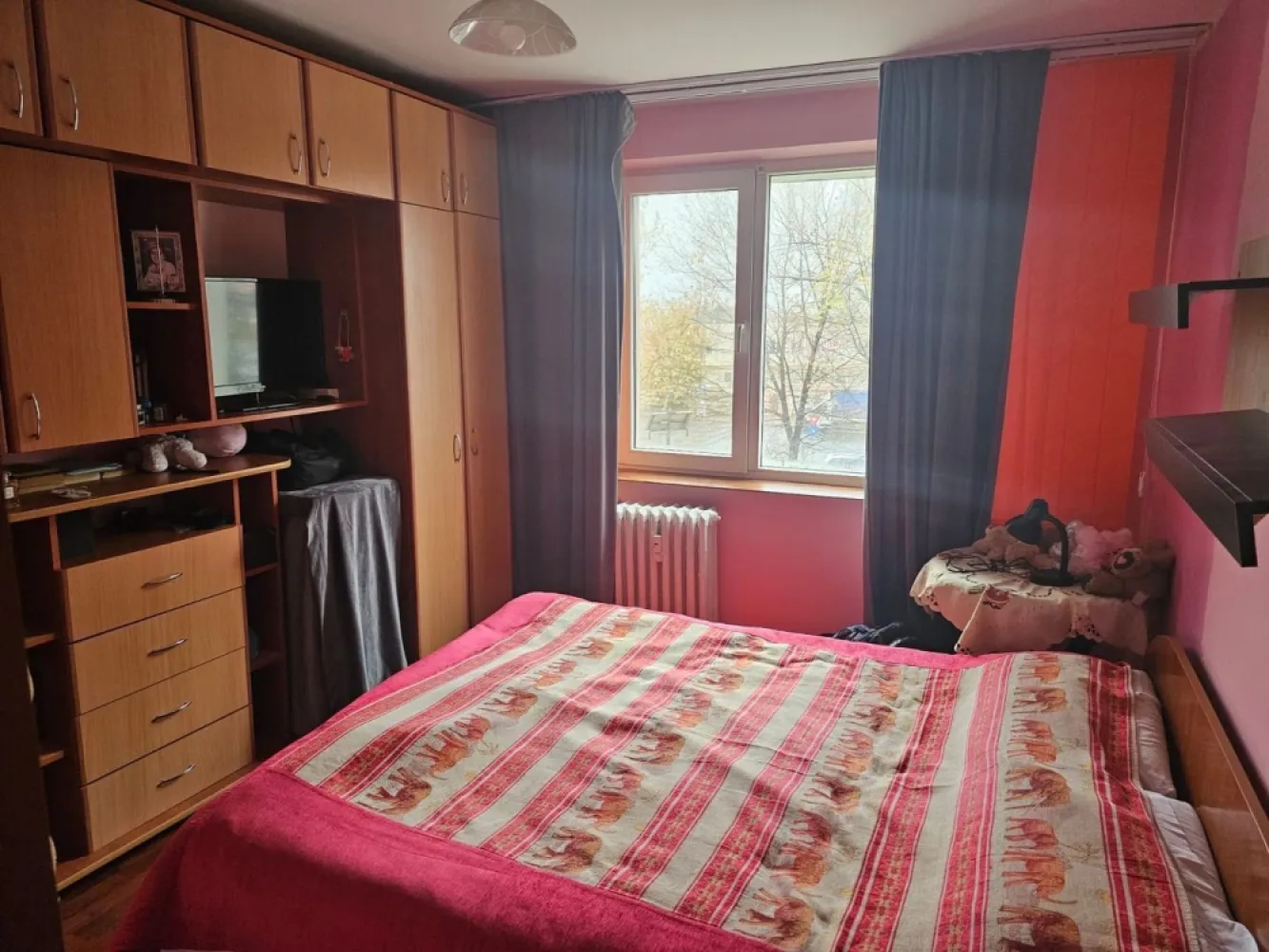 Vând apartament 3 camere - Etaj 1 din 8 ,Strada Fizicienilor ,contuar de gaz individual mobilat
