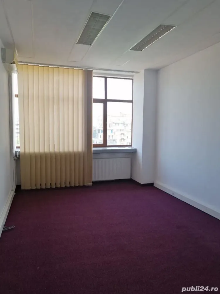 Spatiu birori ultracentral str. Negustori - Cladirea de birouri este formata din doua corpuri si constructii anexe (depozite, garaje, cabina poarta):
- corpul 1, cu regim de inaltime S+P+6E+1E tehnic, cu suprafata utila de 2.702,65 mp, construit in anul 1963; 
- corpul 2, cu regim de inaltime S+P+2E, cu suprafata utila de 955,74 mp, construit in anul 1940 (modernizata si intretinuta succesiv).

Cladirea de birouri se afla amplasata in zona centrala a Bucurestiului, aproape de Piata Rosetti (la aproximativ 500 m).
