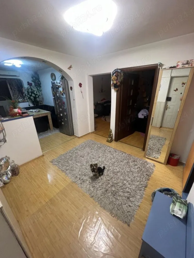 Apartament 4 camere - Vând apartament cu 4 camere se afla la etajul 7 din 8 al unui bloc situat in cartierul Militari zona Gorjului. Apartamentul se vinde mobilat. Dispune si de un loc de parcare
Apartamentul prezinta o suprafata totala de 87 mp. Prezinta finisaje de calitate cu gresie, faianta, parchet.
Dispune de 3 aparate de aer conditionat.

Blocul detine supraveghere video inclusiv in lift, scara renovata. 
Pentru mai multe informații ne puteți contacta la numărul de telefon: 
Preț 125.000 euro