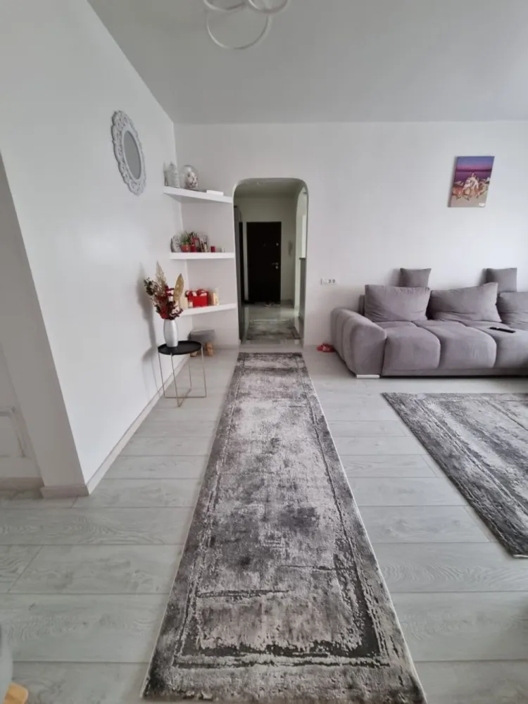 Apartament 4 camere modern - Apartament 4 camere în cartierul Colentina Str.Pescarilor .Apartament recent renovat în anul 2021 , instalație electrica schimbata complet , mobilier nou ( mobexpert) .Apartamentul se poate vinde complet utilat, ideal pentru familiile cu copiii .( 4 camere ,2 bai + balcon) Parcuri ,stație autobuz (182,282) ,saloane ,restaurant Margineni,mega image în imediata apropiere. 
Centrala termica proprie , 2 Smart TV, frigider Smart , canapea luxury ( 6000 lei +) , masina de spălat vase incorporat 2 aparate aer ,loc parcare propriu ++++
Blocul este recent izolat termic !!
Bloc dat în folosință în anul 1986 ,vecini super ok ,acte la zi 

Apartamentul se află la etajul 2 din 8 
 

Pentru mai multe detalii sau poze ma puteți contacta prin mesaj privat sau whatsapp