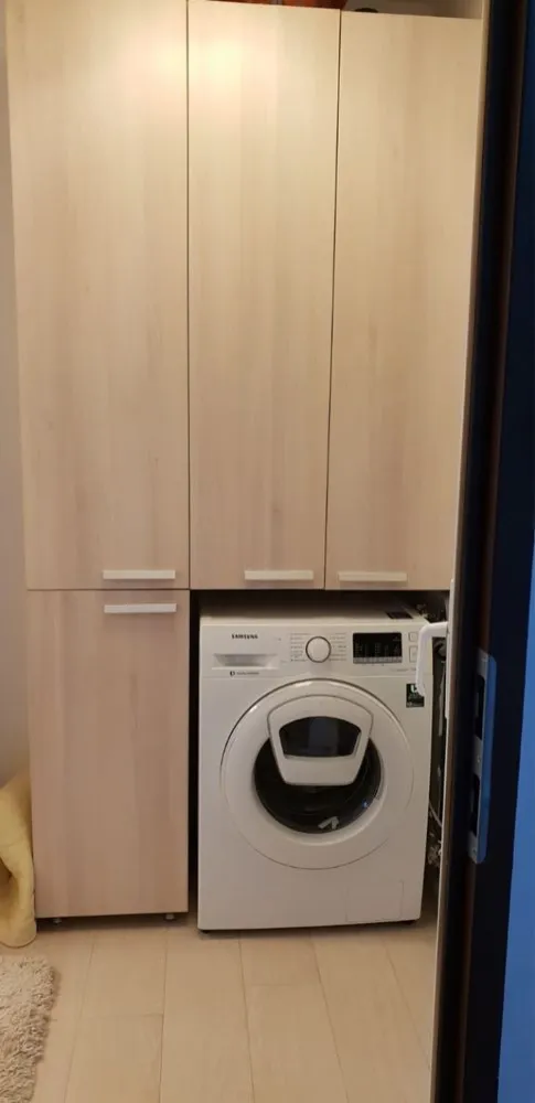 Vand apartament 4 camere - Vand apartament 4 camere, 2 bai, balcon si bucatarie
Apartamentul se afla in zona drumul gazarului
Suprafata utila 79m2