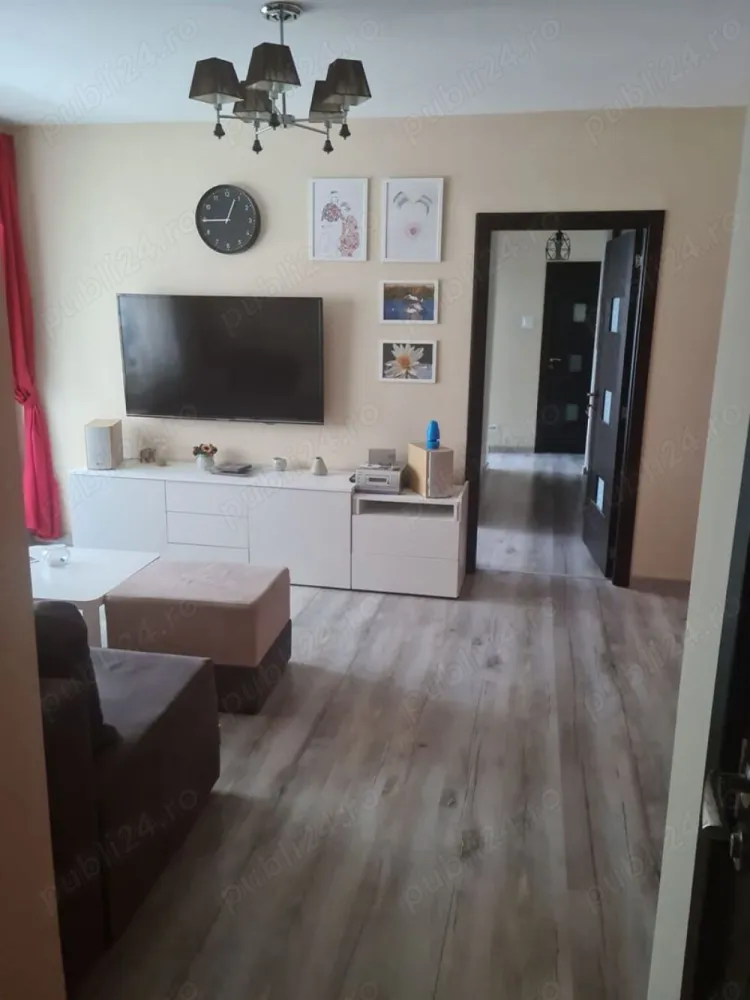 Vânzare apartament 4 camere Militari Veteranilor - Vanzare apartament 4 camere, semidecomandat, situat în zona Veteranilor, etajul 5 din 10, bloc construit in anul 1977, anvelopat termic.Imobilul, in suprafata totală de 83 mp este format din living cu un balcon, 3 dormitoare dintre care unul are al doilea balcon, bucatarie, baie si grup sanitar, hol lung.acesta dispune de numeroase facilități: piata, metrou,tramvai Carrefour, Mall Plazza, stații STB, școli, gradinițe, Parcul Liniei.
 Apartamentul a fost renovat complet în 2018 și se vinde mobilat și utilat.