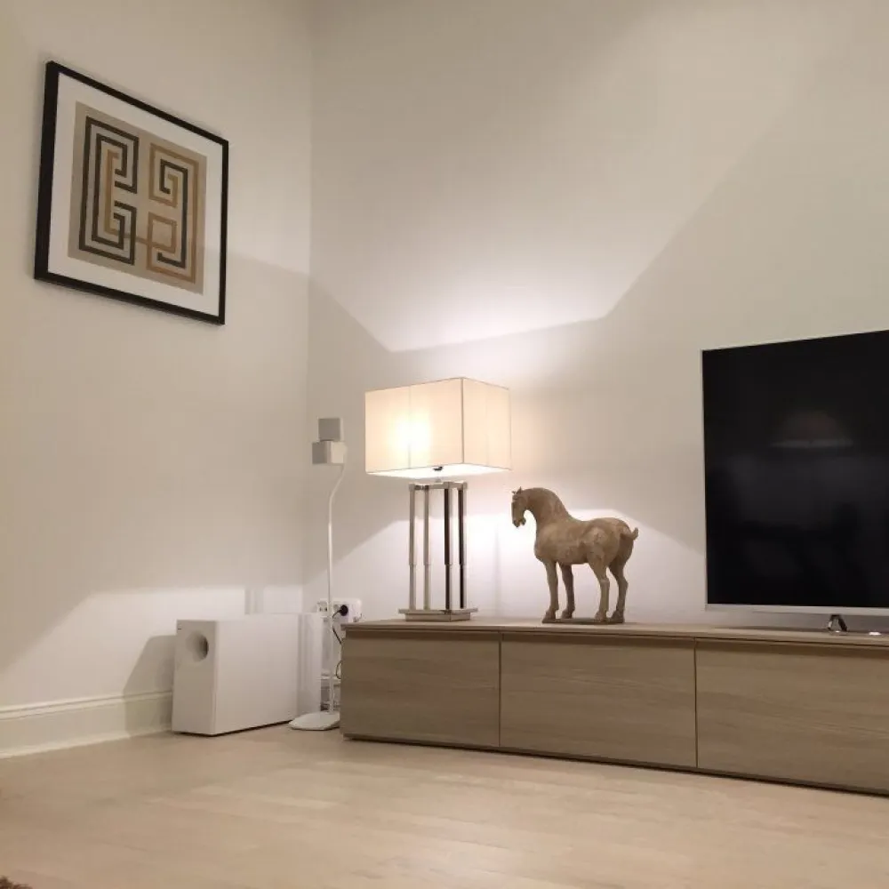 Str Belgrad, Capitale, Ap. tip duplex, 221mp: 122mp Hochparterre + 99mp Demisol - O oportunitate de a achiziţiona un apartament de lux situat într-o zonă exclusivistă. 
Acest apartament spectaculos se întinde pe două nivele, oferind un total de 221 mp.
Caracteristici principale:
Camere spaţioase şi luminoase, tavan înalt: 3,10 metri, creând o senzaţie de spaţiu şi libertate. Intrare spectaculoasă: impresionează din primul moment cu o intrare grandioasă şi primitoare.

La parter se afla trei camere, dressing, doua holuri, doua bai, spatiu depozitare mare iar la demisol se afla doua camere locuibile, bucatarie mare, camara, baie, spalatorie.
Suprafata utila totala este de 221 mp.

Acces facil la mijloace de transport, magazine, restaurante şi alte facilităţi. Zona este liniştită şi sigură, ideală pentru o viaţă de calitate. Posibilitate de amenajare personalizată în funcţie de nevoile şi preferinţele viitorului proprietar.