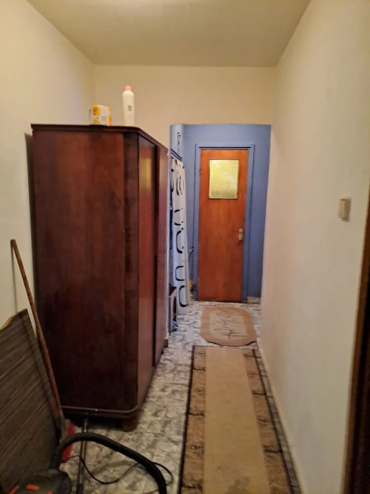 Vand ap 4 decomandat Sector 4 Straja -Drumul Gazarului-Bd. Brancoveanu - Proprietar vand ap 4 camere decomandat cu balcon, bucatarie spatioasa, et 3 din 4, bloc reabilitat recent. Are 1 baie + 1 grup sanitar.
Detin loc de parcare in fata blocului care se poate prelua de catre noul proprietar.
Acte la zi , cadastru, certificat energetic.
An constructie 1975.
Zona linistita , scoala si gradinita in apropiere.
Aleea Dolina nr 4 , Berceni