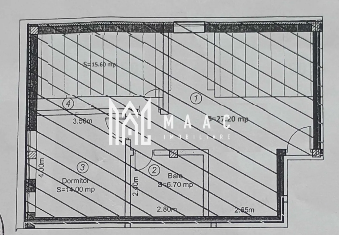 Apartament 3 Camere 70 MP| Pod Privat , Parcare | Turnișor | Sibiu - MAAC Imobiliare vă propune spre vânzare un apartament modern, situat în cartierul Turnișor, într-o zonă liniștită și bine conectată la punctele de interes.

 Localizare & Facilități în proximitate:

La 500 m (5 minute de mers pe jos): magazin alimentar, grădiniță, restaurante, râul Cibin, școală

La 800 m: supermarketuri (Simpa, TransAgape, Profi), bănci, alte servicii

 Suprafață utilă: 70 m², compartimentată astfel:

Living generos + bucătărie delimitată (27,2 m² + 6,4 m²)

Dormitor 1: 14 m²

Dormitor 2: 16 m²

Baie: 6,7 m²

Apartamentul dispune de pod privat pe întreaga suprafață, cu acces direct din interior – ideal pentru depozitare suplimentară.

 Caracteristici:

Bloc nou, construit în 2019, cu izolație de calitate

Tâmplărie Salamander (5 camere)

Încălzire în pardoseală – confort și costuri reduse la întreținere

Termostat și becuri smart

Semi-mobilat (conform fotografiilor) + electrocasnice noi (frigider, TV etc.)

 Parcări & Acces:

Loc de parcare inclus în preț

Complex cu barieră la intrare

Posibilitate de parcare suplimentară + locuri pentru vizitatori

 Apartamentul este situat la etajul 2/2, într-o zonă liniștită, cu vecini civilizați.

📞 Pentru mai multe detalii și programarea unei vizionări, vă invităm să ne contactați specificand ID: CP2702783