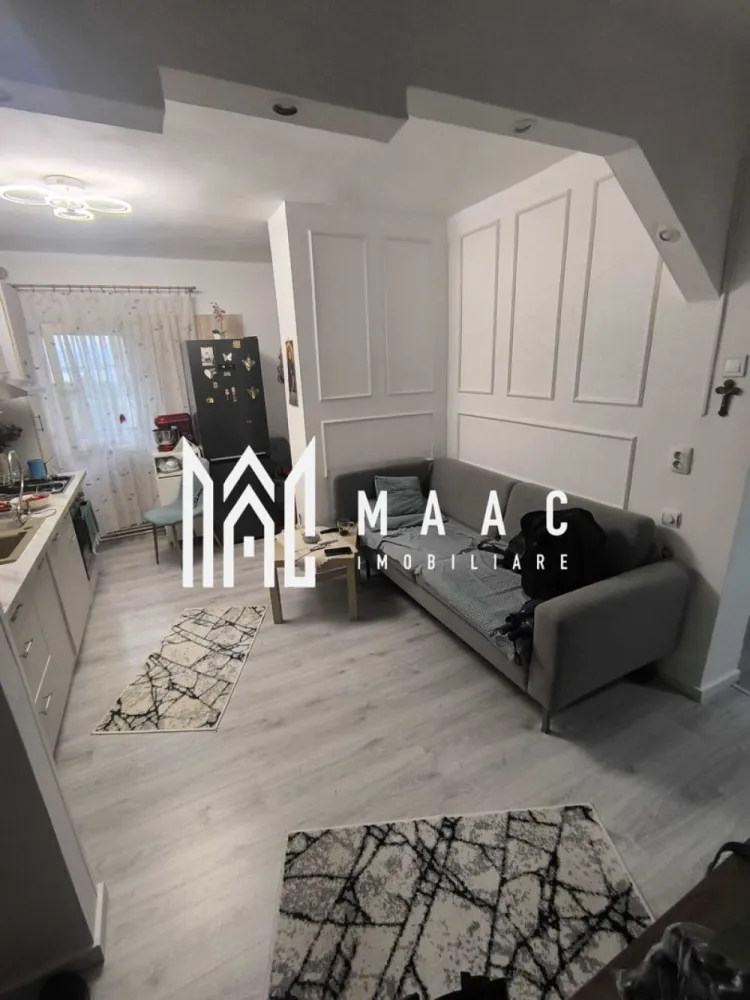 Apartament 3 Camere | Pivniță, Balcon | 68 Mp | Vasile Aaron - MAAC Imobiliare vă oferă spre vânzare un apartament cochet de 3 camere, cu o suprafață de 68 mp, situat la etajul 4, într-o zonă frumoasă și liniștită din cartierul Vasile Aaron.

Apartamentul este mobilat, are balcon și pivniță, fiind ideal pentru o familie care își dorește o locuință gata de mutat. Camerele sunt luminoase și bine compartimentate, astfel încât oferă confort și spațiu suficient.

- Suprafață utilă: 68 mp
- 3 camere spațioase
- Mobilat
- Balcon + pivniță
- Aproape de centrul orașului, școli, magazine și transport public

O locuință practică și bine poziționată, care îmbină confortul cu accesul rapid la toate facilitățile importante ale orașului.

Pentru mai multe detalii sau pentru a programa o vizionare, vă rugăm să ne contactați, specificând ID:CP2702777
