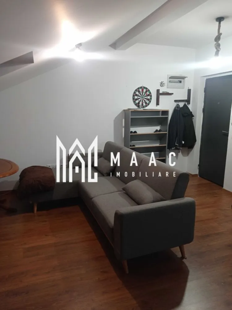 Apartament 3 Camere 70 MP| Pod Privat , Parcare | Turnișor | Sibiu - MAAC Imobiliare vă propune spre vânzare un apartament modern, situat în cartierul Turnișor, într-o zonă liniștită și bine conectată la punctele de interes.

 Localizare & Facilități în proximitate:

La 500 m (5 minute de mers pe jos): magazin alimentar, grădiniță, restaurante, râul Cibin, școală

La 800 m: supermarketuri (Simpa, TransAgape, Profi), bănci, alte servicii

 Suprafață utilă: 70 m², compartimentată astfel:

Living generos + bucătărie delimitată (27,2 m² + 6,4 m²)

Dormitor 1: 14 m²

Dormitor 2: 16 m²

Baie: 6,7 m²

Apartamentul dispune de pod privat pe întreaga suprafață, cu acces direct din interior – ideal pentru depozitare suplimentară.

 Caracteristici:

Bloc nou, construit în 2019, cu izolație de calitate

Tâmplărie Salamander (5 camere)

Încălzire în pardoseală – confort și costuri reduse la întreținere

Termostat și becuri smart

Semi-mobilat (conform fotografiilor) + electrocasnice noi (frigider, TV etc.)

 Parcări & Acces:

Loc de parcare inclus în preț

Complex cu barieră la intrare

Posibilitate de parcare suplimentară + locuri pentru vizitatori

 Apartamentul este situat la etajul 2/2, într-o zonă liniștită, cu vecini civilizați.

📞 Pentru mai multe detalii și programarea unei vizionări, vă invităm să ne contactați specificand ID: CP2702783