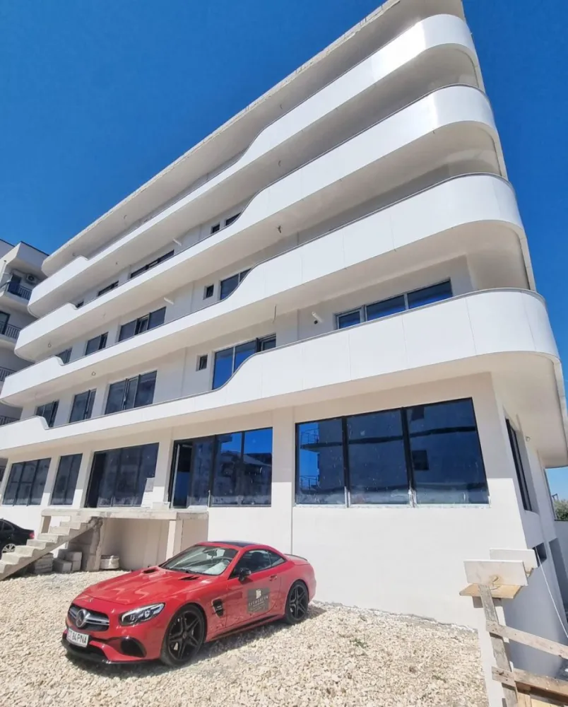 Apartamente cu vedere la mare - Apartament de vanzare cu vedere la mare , cu parcare subterana neinclusa in pret, pretul fiind 15000 E cu TVA inclus.

Apartament cu vedere la mare.
Parcare subterana neinclusa in pret.