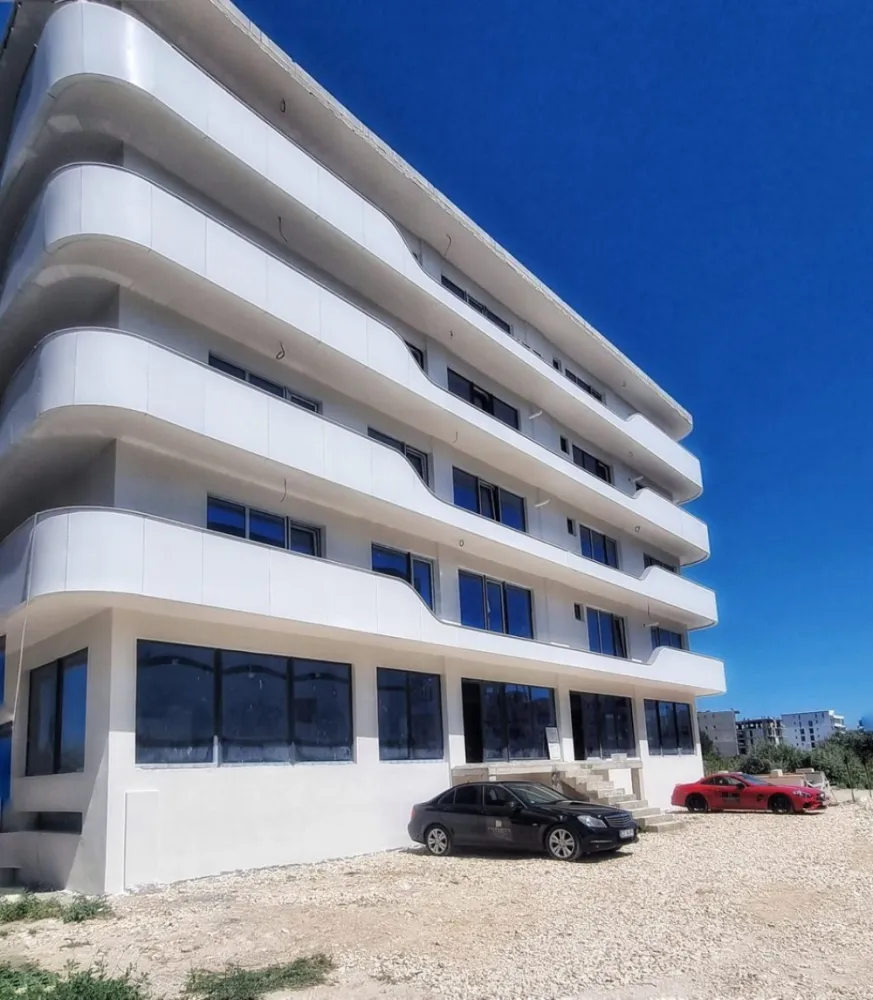 Apartamente cu vedere la mare - Apartament de vanzare cu vedere la mare , cu parcare subterana neinclusa in pret, pretul fiind 15000 E cu TVA inclus.

Apartament cu vedere la mare.
Parcare subterana neinclusa in pret.