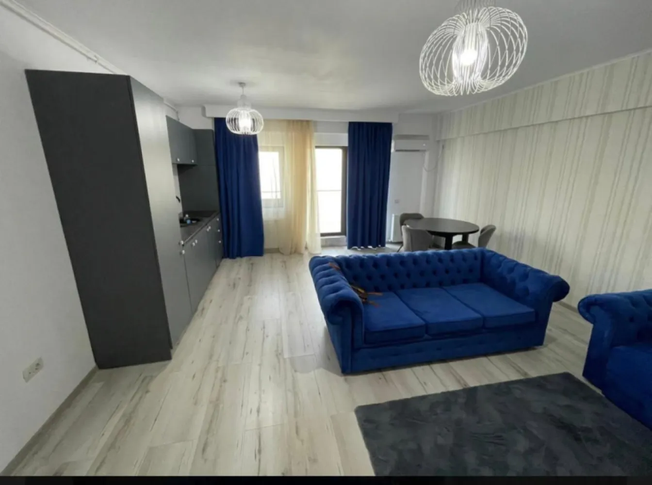 Apartament 2 cam. de vanzare 61mp + terasa 15 mp la 30 m de plaja - Mamaia Nord - Agentia Europa doreste sa va propuna catre vanzare un superb apartament de 2 camere cu o supafata utila totala de 76 mp dintre care reiese o terasa spatioasa de 16 mp . 
Apartamentul este compus din living + bucatarie open space , dormitor , baie si terasa spatioasa , si este situat la doar 30 m de plaja . Mai dispune si de centrala proprie si este mobilat cochet . Situat la etajul 5/5 intr-o constructie finalizata in anul 2019 . 
Disponibil imediat !