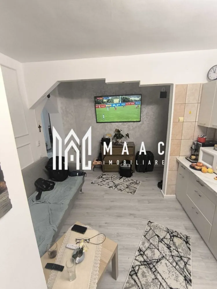 Apartament 3 Camere | Pivniță, Balcon | 68 Mp | Vasile Aaron - MAAC Imobiliare vă oferă spre vânzare un apartament cochet de 3 camere, cu o suprafață de 68 mp, situat la etajul 4, într-o zonă frumoasă și liniștită din cartierul Vasile Aaron.

Apartamentul este mobilat, are balcon și pivniță, fiind ideal pentru o familie care își dorește o locuință gata de mutat. Camerele sunt luminoase și bine compartimentate, astfel încât oferă confort și spațiu suficient.

- Suprafață utilă: 68 mp
- 3 camere spațioase
- Mobilat
- Balcon + pivniță
- Aproape de centrul orașului, școli, magazine și transport public

O locuință practică și bine poziționată, care îmbină confortul cu accesul rapid la toate facilitățile importante ale orașului.

Pentru mai multe detalii sau pentru a programa o vizionare, vă rugăm să ne contactați, specificând ID:CP2702777