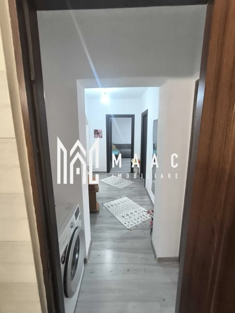 Apartament 3 Camere | Pivniță, Balcon | 68 Mp | Vasile Aaron - MAAC Imobiliare vă oferă spre vânzare un apartament cochet de 3 camere, cu o suprafață de 68 mp, situat la etajul 4, într-o zonă frumoasă și liniștită din cartierul Vasile Aaron.

Apartamentul este mobilat, are balcon și pivniță, fiind ideal pentru o familie care își dorește o locuință gata de mutat. Camerele sunt luminoase și bine compartimentate, astfel încât oferă confort și spațiu suficient.

- Suprafață utilă: 68 mp
- 3 camere spațioase
- Mobilat
- Balcon + pivniță
- Aproape de centrul orașului, școli, magazine și transport public

O locuință practică și bine poziționată, care îmbină confortul cu accesul rapid la toate facilitățile importante ale orașului.

Pentru mai multe detalii sau pentru a programa o vizionare, vă rugăm să ne contactați, specificând ID:CP2702777