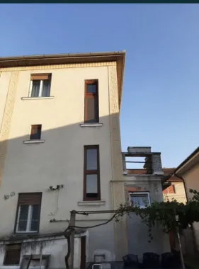 ageuropa.ro vinde casa P+2, duplex, zona Piata Mica