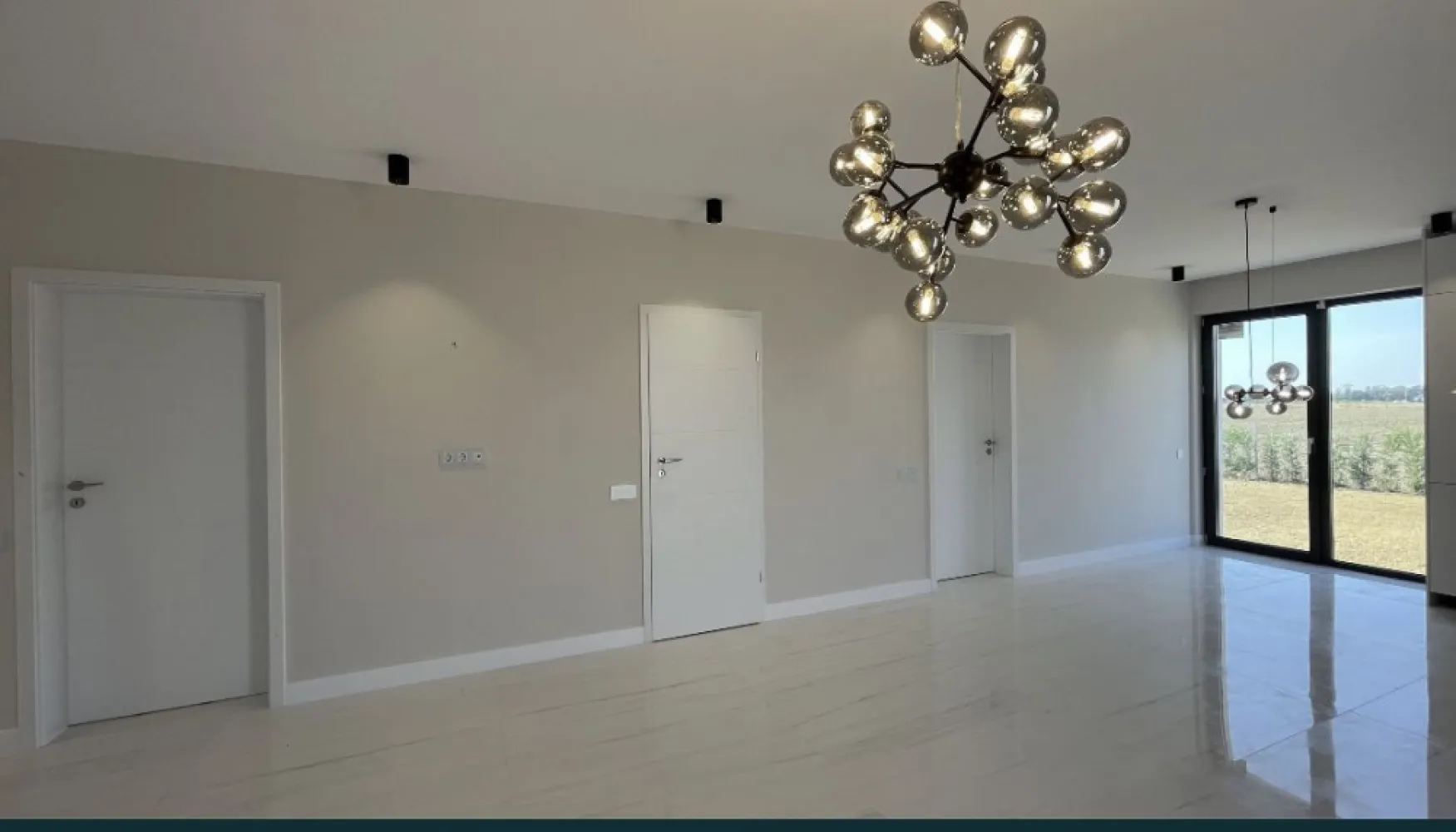 Casa de vanzare Odoreu, cartierul Olimp, Jud. Satu Mare - Casa de vânzare - Odoreu, cartierul Olimp, Jud. Satu Mare. Locuințe cu regim de înălțime parter, cu suprafata construită de aproximativ 95mp, teren de 300 mp. Complexul rezidential din ,,cartierul Olimp" este situat intre Satu Mare si Odoreu la 2 km de ieșirea din Oraș. Locuința prezentată este compusă din: - 3 dormitoare - Un open-space compus din Living si bucatarie; - 2 bai; - Debara. Stadiul la care se predă este descris mai jos: - Izolatie exterior cu polistiren grafitat de 15cm EPS 80 si tencuiala decorativa cu adaos de silicon si fibra de sticla, rezistenta la spălare; - Izolatie soclu cu polistiren extrudat si tencuiala decorativa hidrofoba - Tamplarie cu 3 sticle si 7 camere, gri antracit, marca Rehau; - Pereți tencuiti, gletuiti si zugraviti - Tavane finisate cu glet si zugravite - Termoizolația planșeului peste parter realizată cu spumă poliuretanică de 15 cm grosime, - Încălzire în pardosea, Centrala pe gaz - Sistemul de colectare al apei de ploaie pentru suprastructură incluse(jgheaburi și burlane) respectiv colectarea apei pluviale - Glafuri din granit incluse(pervaze exterioare si interioare) - O baie dotata cu dus si toate obiectele sanitare, finisata cu placi ceramice de calitate premium, lavoarul fiind construit tot din placi ceramice. - O baie dotata cu cada(vana) si toate obiectele sanitare, finisata cu placi ceramice de calitate premium, lavoarul fiind construit tot din placi ceramice. - Pardoseli finisate cu placi ceramice de calitate premium in living, holuri, bucatarie si in bai, - Pardoseli finisate cu parchet de trafic intens in dormitoare - Plinte din polimer de calitate superioara in toate incaperile - Corpuri de iluminat moderne, prize si intrerupatoare tactile din sticla - Usi de interior cu toc reglabil - Trotuare de protectie perimetrale betonate - Parcare si intrare betonata in fata casei - Împrejmuire perimetrală inclusă - Branșament de energie electrică realizat pe parcelă, până inclusiv în interiorul locuinței; - Branșament de apă curentă realizat pe parcelă, până inclusiv în interiorul locuinței; - Branșament de gaze naturale realizat pe parcelă, până inclusiv în interiorul locuinței; - Branșament de canalizare, până inclusiv în interiorul locuinței; - Rețeaua RCS-RDS, până inclusiv în interiorul locuinței; - Instalație electrică interioară; - Instalație sanitară interioară; - Instalație de încălzire în pardosea; Prețul de vânzare este de 99000EURO. Pentru informații, vă rugăm sa ne contactați la numărul de telefon din anunt sau prin mesaj pe platforma.