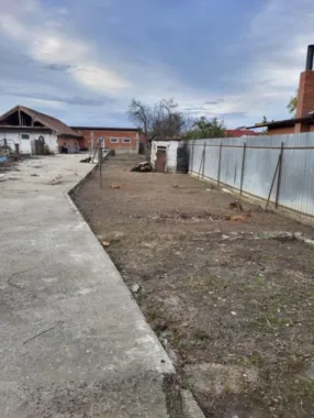 Vand casa in rosu 120mp