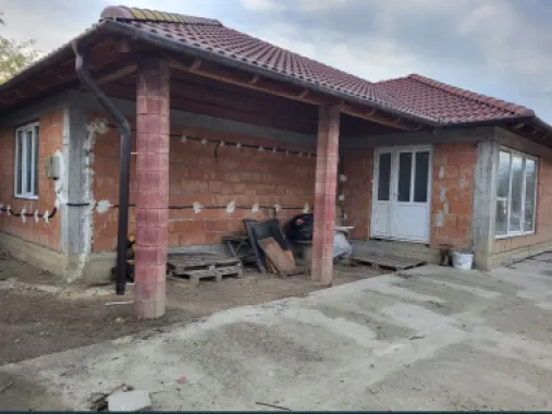 Vand casa in rosu 120mp