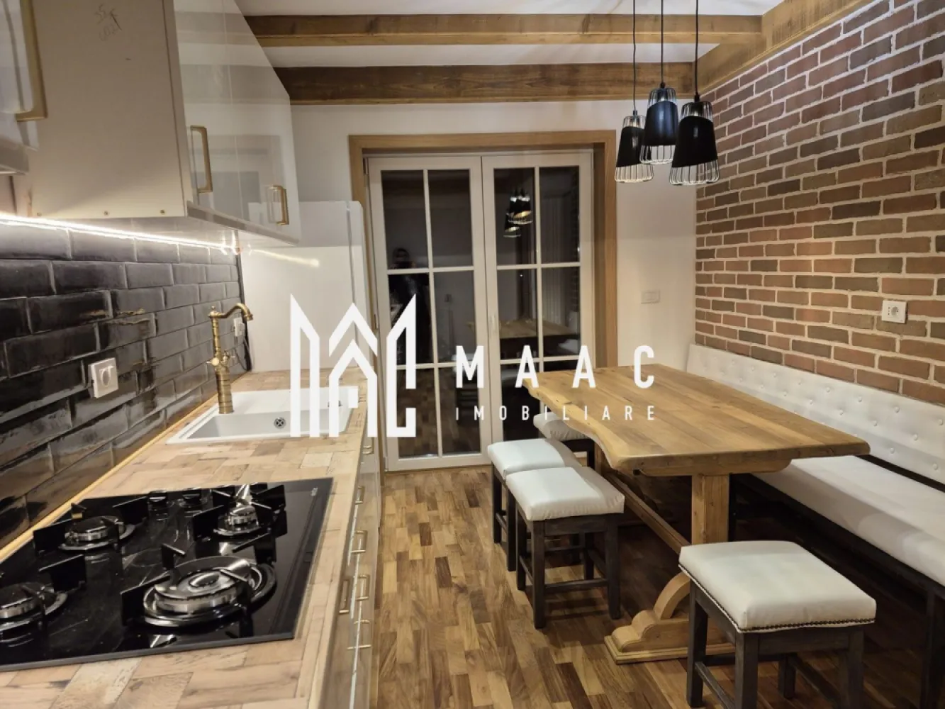Casa 3 camere | 115 MPU | Teren 260 MP | Sibiel - MAAC Imobiliare vă propune spre vânzare o proprietate impresionantă, situată în pitorescul sat Sibiel. Amplasată într-o zonă montană superbă, această casă îmbină confortul modern cu liniștea naturii și priveliști spectaculoase.

Detalii:
Suprafață teren: 260 mp
Suprafață utilă casă: 115 mp

Compartimentare:
Pivniță
Parter: living luminos, baie cu geam pentru aerisire, bucătărie complet mobilată și utilată, terasă generoasă
Mansardă: hol, 2 camere spațioase, baie cu cadă și geam pentru aerisire, balcon cu vedere panoramică

Dotări și avantaje:
Construcție nouă, cu materiale premium
Orientare mixtă – lumină naturală pe tot parcursul zilei
Spațiu verde ideal pentru relaxare în aer liber
Se vinde complet mobilată și utilată

Recomandată pentru:
Familie care caută liniște și natură, dar aproape de Sibiu
Investiție sigură în zona turistică Sibiel
Închiriere pentru turiști sau evenimente private

Pentru mai multe detalii sau pentru a programa o vizionare, vă rugăm să ne contactați.
Specificați ID-ul CP2702190.