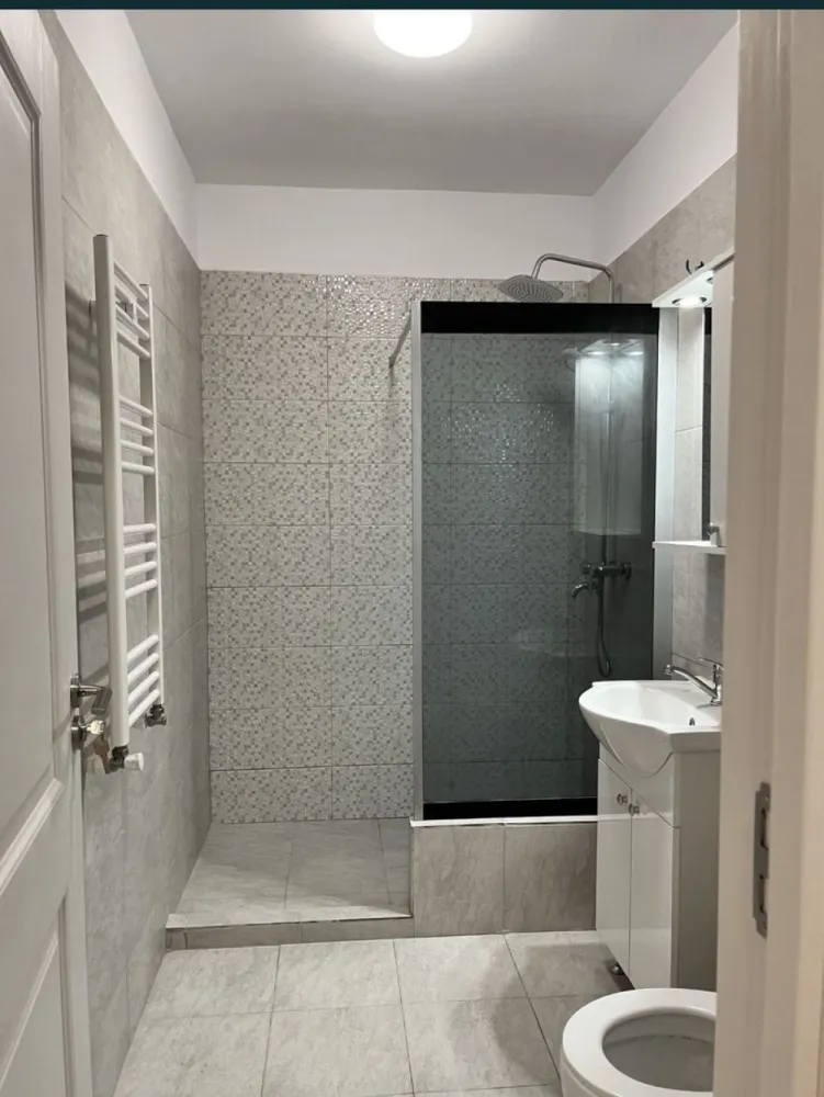 Apartament de vanzare - Apartament 2 camere, Mamaia Sat, zona restaurantului Hanul cu Peste. 75.000 euro negociabil. Ideal atat pentru locuit cat si pentru inchiriat. Detalii la nr. 0️⃣7️⃣2️⃣2️⃣4️⃣7️⃣4️⃣8️⃣9️⃣1️⃣