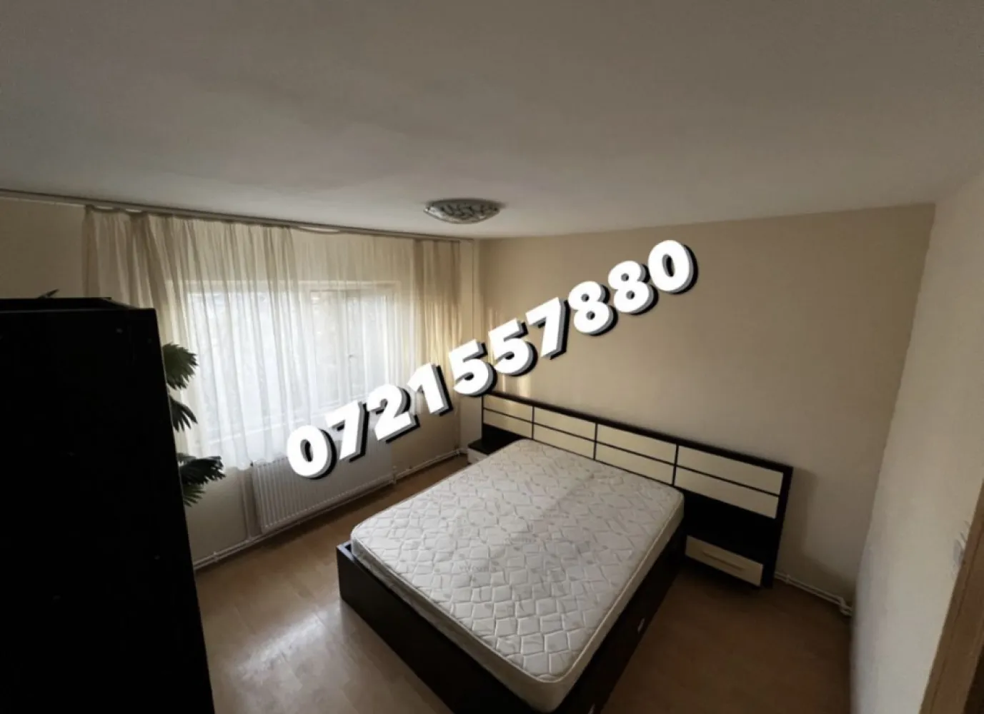 De vanzare apartament 3 camere - Ofer spre vânzare apartament 3 camere decomandat, suprafață utilă 59mp situat în zona Eden. Apartamentul se află la etajul 2/4. 
Încălzirea este pe gaz cu centrală proprie. 
Mai multe detalii pot oferii la numărul de telefon afișat. Se pot oferii și mai multe poze pe whatsApp