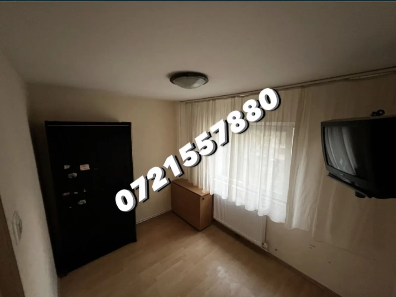 De vanzare apartament 3 camere - Ofer spre vânzare apartament 3 camere decomandat, suprafață utilă 59mp situat în zona Eden. Apartamentul se află la etajul 2/4. 
Încălzirea este pe gaz cu centrală proprie. 
Mai multe detalii pot oferii la numărul de telefon afișat. Se pot oferii și mai multe poze pe whatsApp