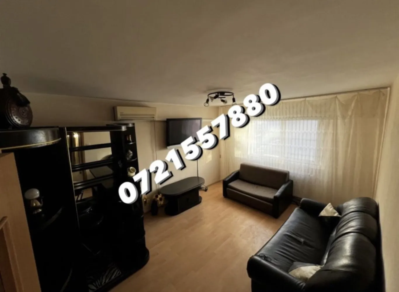 De vanzare apartament 3 camere - Ofer spre vânzare apartament 3 camere decomandat, suprafață utilă 59mp situat în zona Eden. Apartamentul se află la etajul 2/4. 
Încălzirea este pe gaz cu centrală proprie. 
Mai multe detalii pot oferii la numărul de telefon afișat. Se pot oferii și mai multe poze pe whatsApp