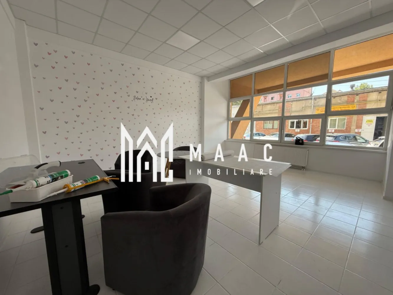Spatiu de birouri | Studio I Parter I Registrul comertului - MAAC Imobiliare ofera spre inchiriere un spatiu bun pentru activitati comerciale, situat in cladirea Registrului Comertului.
 
Studioul este amplasat la parterul cladirii, are cca 25 mp si un design modern.

Se preteaza pentru activitati de birou, cabinet de consultanta, etc

Acces la toaleta si spatiul de depozitare comun.

Disponibilitate imediata. Se inchiriaza pe o perioada de minim 12 luni.Se preda nemobilat/neutilat.

Inchiriere- de pe persoana fizica.

Se percepe garantie in cuantumul unei chirii lunare.

Pentru mai multe detalii va rugam specificati telefonic: CP2697703