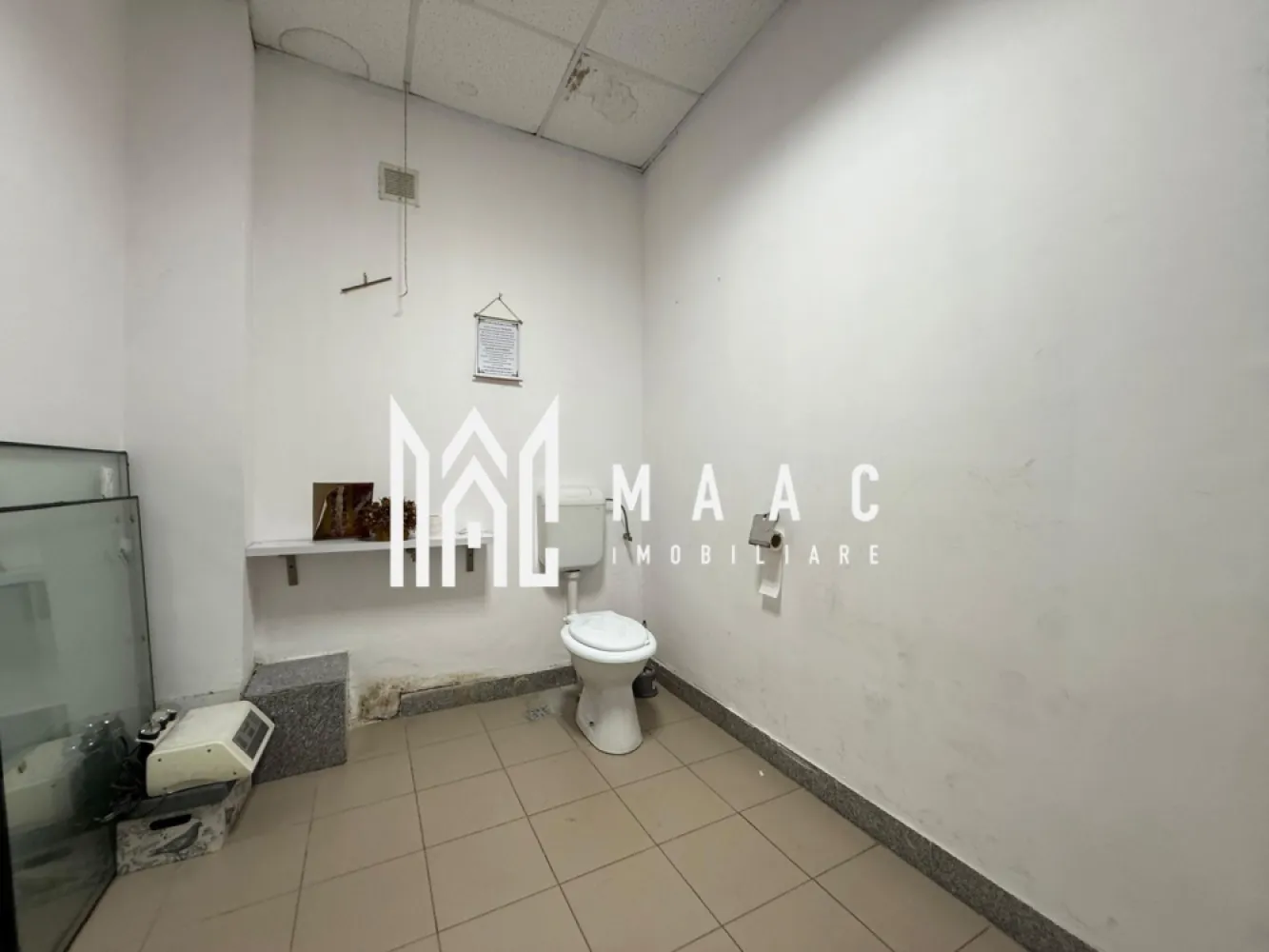 Spatiu de birouri | Studio I Parter I Registrul comertului - MAAC Imobiliare ofera spre inchiriere un spatiu bun pentru activitati comerciale, situat in cladirea Registrului Comertului.
 
Studioul este amplasat la parterul cladirii, are cca 25 mp si un design modern.

Se preteaza pentru activitati de birou, cabinet de consultanta, etc

Acces la toaleta si spatiul de depozitare comun.

Disponibilitate imediata. Se inchiriaza pe o perioada de minim 12 luni.Se preda nemobilat/neutilat.

Inchiriere- de pe persoana fizica.

Se percepe garantie in cuantumul unei chirii lunare.

Pentru mai multe detalii va rugam specificati telefonic: CP2697703