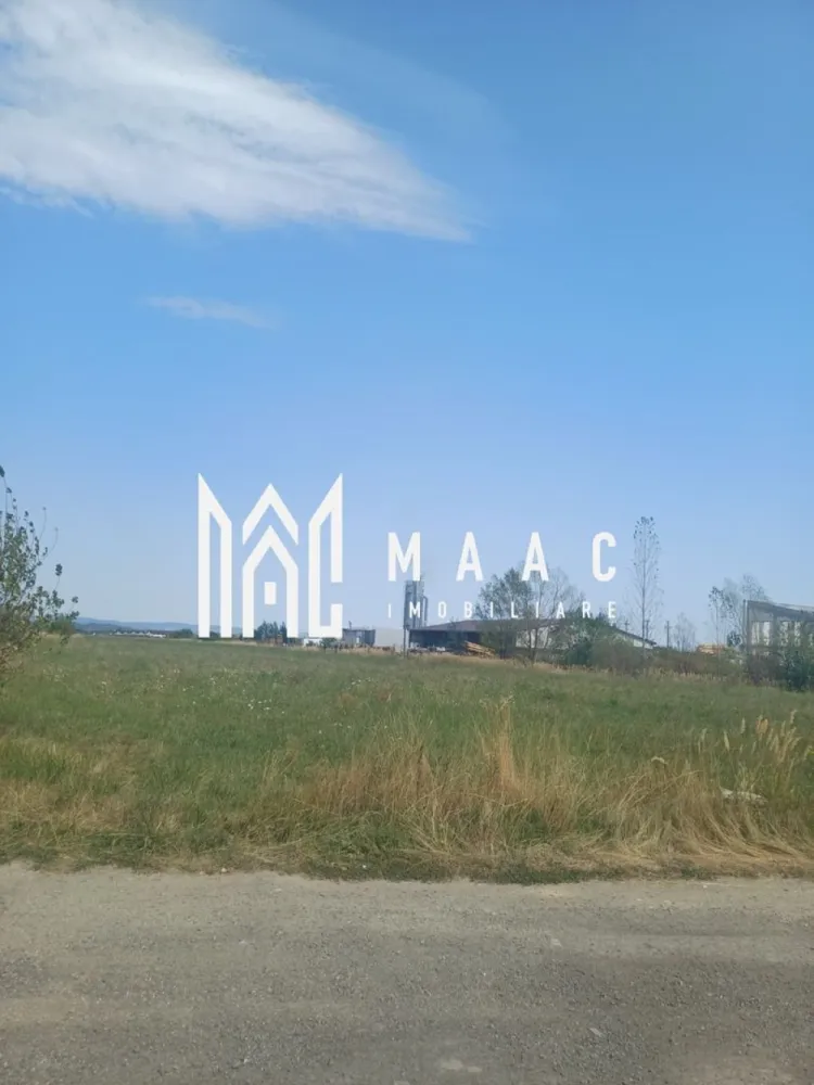 Teren | 10,000 MP | Extravilan | Posibilitate de parcelare | Cristian - MAAC Imobiliare vă propune spre vânzare un teren industrial cu suprafața de 10.000 mp, situat în Cristian, Sibiu, într-o zonă aflată în continuă dezvoltare și expansiune, cu acces rapid către autostradă și zona industrială Vest. Proprietatea reprezintă o oportunitate excelentă pentru investiție, fiind potrivită pentru dezvoltări rezidențiale, construcția de hale industriale, spații logistice, depozitare sau alte activități economice.

Terenul beneficiază de acces facil, drumul de acces până la proprietate fiind asfaltat, aspect esențial pentru desfășurarea eficientă a activităților comerciale sau industriale. Amplasarea aproape de utilități precum apă și curent oferă un avantaj important pentru viitoare proiecte de dezvoltare și pentru racordarea rapidă la infrastructura necesară.

Suprafața generoasă și deschiderea largă permit multiple posibilități de compartimentare și utilizare, terenul fiind neîmprejmuit și ușor adaptabil în funcție de necesitățile investiției. Poziționarea strategică în Cristian, una dintre zonele cu dezvoltare accelerată din apropierea municipiului Sibiu, contribuie la atractivitatea proprietății și la potențialul ridicat de valorificare pe termen lung.

Caracteristici:
-Suprafață teren: 10.000 mp
-Teren industrial
-Aproape de utilități: apă și curent
-Drum de acces asfaltat
-Teren neîmprejmuit
-Deschidere generoasă
-Pretabil pentru hale, spații logistice sau dezvoltări rezidențiale
-Potrivit pentru activități economice și investiții
-Zonă în continuă expansiune
-Acces rapid către autostradă
-Aproape de zona industrială Vest

Pentru mai multe informații sau pentru programarea unei vizionări, vă rugăm să menționați telefonic numărul CP2696764.