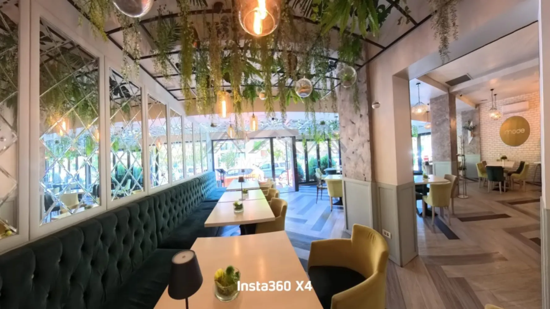 Restaurant de vânzare Otopeni ultracentral | afacere profitabilă - Oportunitate excelentă de investiție!
Vă propunem, în exclusivitate, spre vânzare, un restaurant complet mobilat și utilat, cu o reputație solidă și o activitate profitabilă, situat ultracentral în Otopeni, chiar lângă parcul central și liceul "Ioan Petruș", într-o zonă cu vad comercial intens.

Afacerea funcționează cu succes de 13 ani, având o clientelă fidelă și comenzi zilnice constante prin parteneriate cu Glovo, Tazz, Bolt Food, dar și prin platforma proprie de food delivery, prin aplicația mobilă și site. Se vinde împreună cu branding, pagini de Facebook și Instagram, flota proprie de 4 autoturisme de livrare și toate drepturile aferente.

Restaurantul dispune de o terasă (24 locuri) și un salon interior (55 locuri), recent renovate într-un concept modern, elegant și primitor – perfect pentru mese à la carte, evenimente private, petreceri corporate, nunți, botezuri, aniversări sau spectacole live.

Suprafață și facilități:
- Locație ultracentrală, cu vad excelent și chirie avantajoasă - chiar lângă parcul de la Primărie, școală, liceu
- Bucătărie complet utilată profesional, dotată cu: frigidere, congelator, lăzi frigorifice, cuptor, mese calde/reci, mașină de gheață, friteuze, aragaz, grill etc.
- Salon și bar complet echipate: mobilier modern, mese, scaune, vitrine, sistem POS, casă de marcat, sistem de supraveghere video.
- Echipamente și dotări preluate integral la vânzare, gata de folosință.
- Spațiu de depozitare la demisol.

Resurse umane și funcționare:
- Echipă formată din 9 angajați cu experiență
- Afacere funcțională și profitabilă, cu flux operațional stabil
- Fără credite sau leasing-uri active

Motivul vânzării: proprietarii își doresc mai mult timp dedicat familiei, după 13 ani de activitate continuă.

Aceasta este o ocazie rară de preluare a unei afaceri solide, cu brand format și potențial ridicat de creștere constantă, atât pe zona de evenimente, cât și pe livrare, într-o locație ultracentrală din Otopeni.

Afacere 100% funcțională, preluare imediată.
Comision 0.

Pentru detalii suplimentare și vizionări, vă stăm la dispoziție.