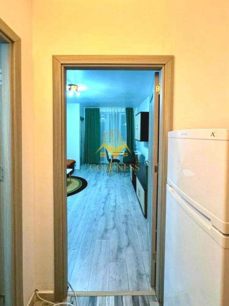 Garsoniera/ STUDIO, Manastur, Profi, Zona La Terenuri/Bucium, Parang - GOLDNESS Imobiliare vă propune spre închiriere o garsonieră complet mobilat și utilat, la etajul 7 într-un imobil de 10 etaje, în Cartierul Mănăștur .
 Se gasesc locuri de parcare pe strazile din vecinatatile blocului.

Se află în apropierea stațiilor de transport în comun, magazine, restaurante, spații verzi, farmacii, etc. 

Apartamentul este compartimentat astfel:
 - o cameră cu canapea extensibilă, dressing, fotoliu, măsuță de cafea
 - bucatarie complet utilată, loc de servit masa 
 - baie cu cadă , calorifer și dulap pentru depozitare.
 - balcon 3 mp.

Imobilul este dotat cu toate cele necesare- termoficare, mașină de spălat haine, frigider, aragaz, etc. 

Dacă sunteți interesați de acest apartament și doriți să îl vizionați, dar și pentru alte oferte nu ezitați să ne contactați telefonic sau prin e-mail. Vă stăm la dispoziție!

Pentru intermediere se percepe un comision de 50% din prețul chiriei!