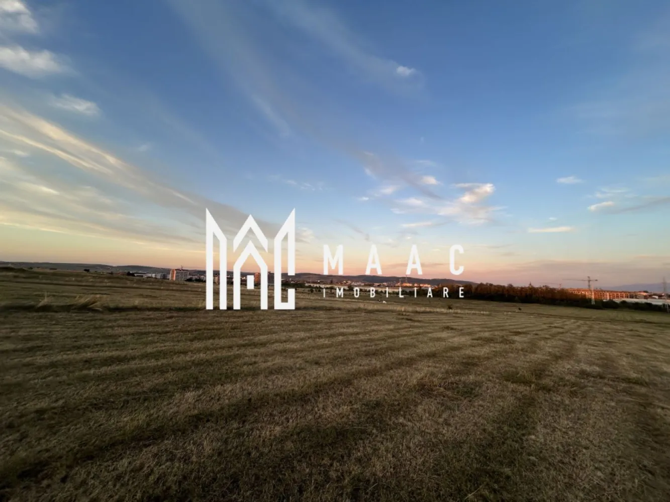 Teren Intravilan I 16500 MP | Priveliște Panoramică | Turnișor - MAAC Imobiliare vă propune spre vânzare un teren intravilan cu o suprafață generoasă de 16500 mp, ideal pentru dezvoltări cu caracter industrial, logistic sau activități economice conexe.

 Amplasare strategică – în proximitatea zonelor de expansiune urbană, cu acces facil la infrastructura principală a orașului.

 Caracteristici urbanistice (conform Certificatului de Urbanism):
Destinație urbanistică: teren intravilan
Regim economic: destinație actuală – unități industriale , cu schimbare propusă în zonă de activități economice.
POT și CUT: conform PUZ aprobat

 Detalii tehnice:
Suprafață totală: 16500 mp
Deschidere la stradă: 70 ml
Adâncime: 230 ml
Topografie: teren ușor înclinat, cu priveliște spectaculoasă atât spre oraș, cât și spre munți
Utilități: la stradă, în imediata apropiere (curent, apă, canalizare, gaz)

 Avantaj major: terenul se află într-o zonă cu potențial ridicat de dezvoltare industrială și logistică, oferind oportunități excelente pentru investitori.

 Pentru mai multe detalii și vizionări, precizati telefonic ca ati vazut anuntul cu ID: CP2687090