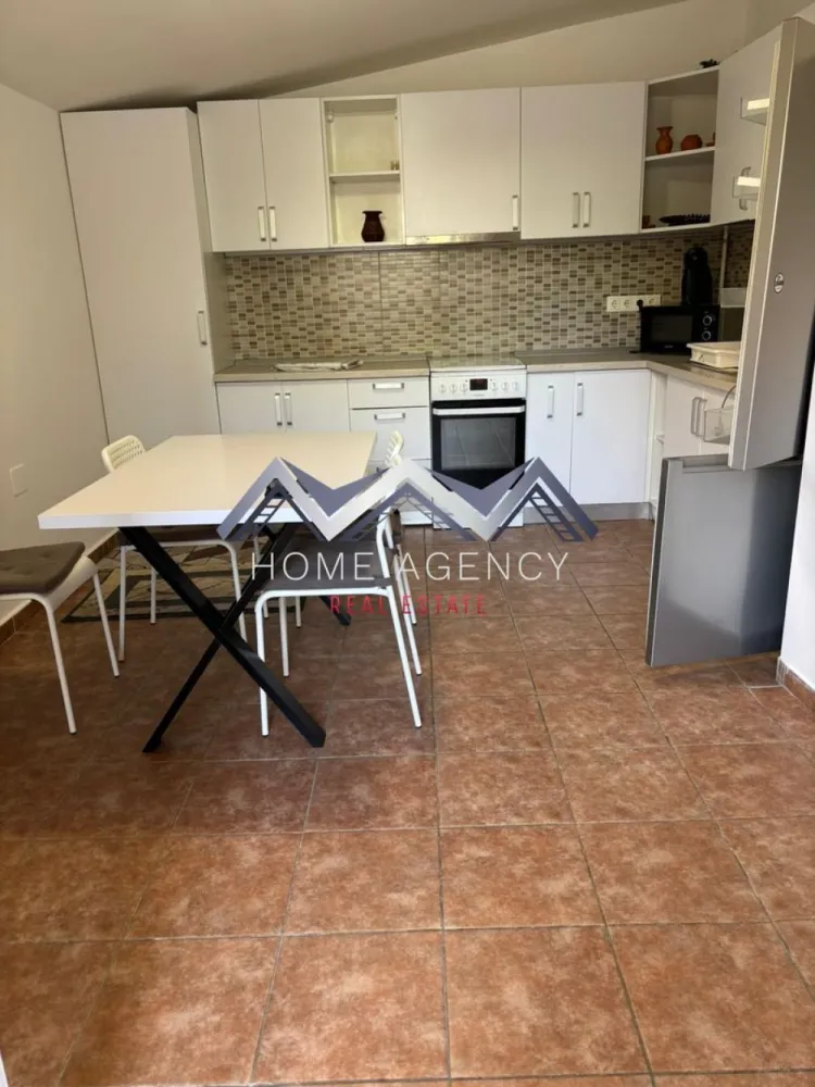 Apartament 2 camere cu grădină proprie 30 mp / Central - Vă propunem, spre închiriere, un apartament cu 2 camere, în suprafață utilă de 70 mp, și cu grădină proprie de 30 mp, situat într-o zonă liniștită a orașului Otopeni/ Primărie, cu acces facil către magazine, restaurante, săli de fitness, cabinete de înfrumusețare, farmacii, grădiniță și afterschool, Aeroport etc. Apartamentul se predă complet mobilat și utilat, este foarte luminos și foarte bine compartimentat, astfel: un living spațios, o bucătărie deschisă, complet mobilată si utilată, un dormitor, o baie, precum și o grădină proprie de 30 mp. Programează-te acum pentru o vizionare! Dacă aveți o proprietate de vânzare/închiriere sau sunteți interesați de o proprietate aflată în portofoliul agenției noastre, vă rugăm să ne contactați la numărul de telefon din anunț sau pe adresa de email contact@homeagency.ro