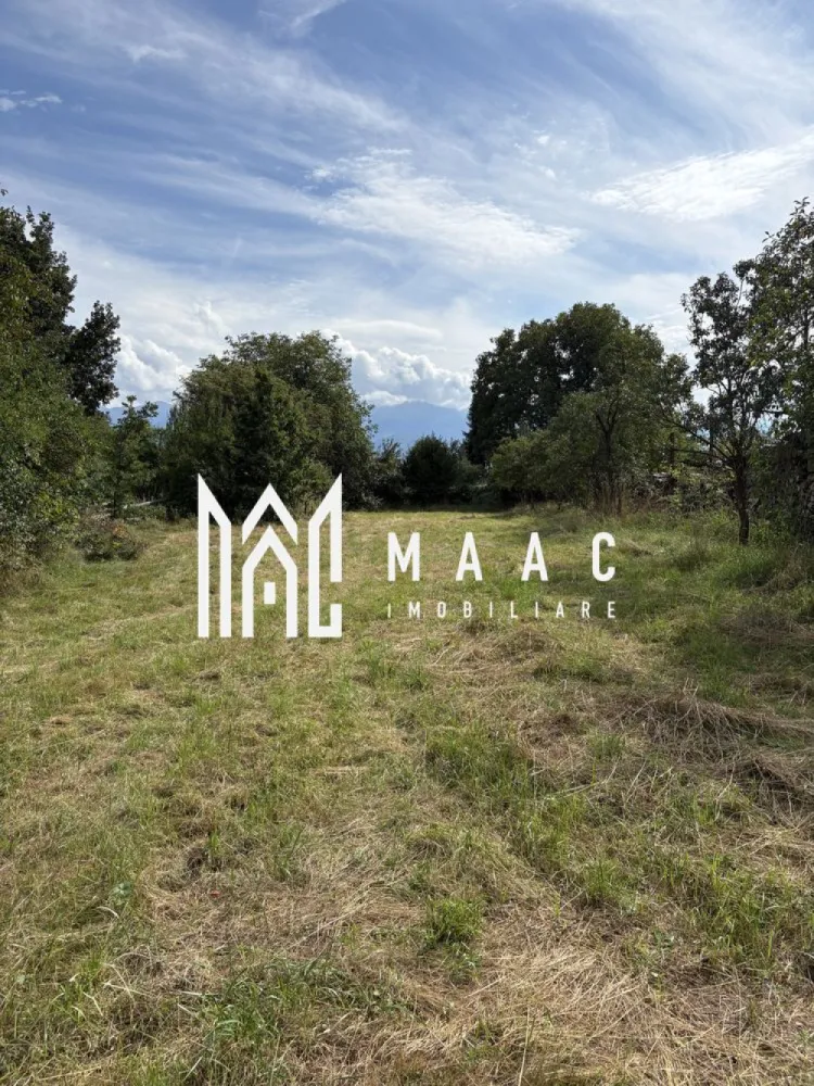 Teren | Intravilan | 2100MP | Porumbacu de Sus - MAAC Imobiliare vă propune spre vânzare o grădină intravilană cu vedere superbă la munte, situată în Porumbacu de Sus – ideală pentru construcția unei case de vacanță sau a unei locuințe permanente.

Caracteristici generale:
Suprafață teren: 2.100 mp
Utilități: curent, apă și canalizare – toate trase până la poartă
Teren intabulat, gata pentru construcție

Avantaje:
Zonă liniștită, cu acces facil
Priveliște deosebită către munte
Potențial excelent pentru investiție sau locuire permanentă

Pentru mai multe detalii sau pentru a programa o vizionare, vă rugăm să ne contactați.
Specificați ID-ul CP2681757.