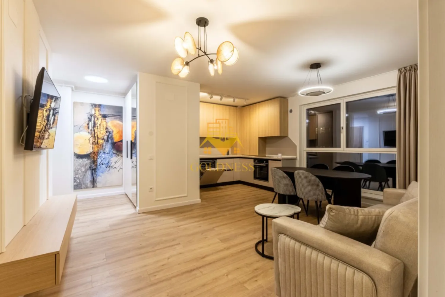 2 camere, modern, bloc nou, Parcare, Vivo, Metro, Columna Residence - GOLDNESS Imobiliare vă propune spre închiriere un apartament cu 2 camere complet mobilat și utilat, la etajul 5 într-un imobil de 7 etaje, în Floresti. Apartamentul este compartimentat astfel:
 - dormitor cu pat matrimonial, dressing, noptiere
 - living cu bucatarie open-space complet utilată, canapea extensibilă, loc de servit masa 
 - baie cu cabina de dus, calorifer port prosop inox și dulap pentru depozitare.
 - balcon de 10 mp.

Imobilul este dotat cu toate cele necesare- centrală proprie, mașină de spălat haine, frigider, plită electrică, hotă, etc. 
Se află în apropierea stațiilor de transport în comun, magazine, restaurante, spații verzi, farmacii, etc. 
Dispune de loc de parcare exterior!
Pentru intermediere se percepe un comision de 50% din prețul chiriei!

Dacă sunteți interesați de acest apartament și doriți să îl vizionați, dar și pentru alte oferte sau detalii nu ezitați să ne contactați telefonic sau prin e-mail - goldnessimobiliare@gmail.com. Vă stăm la dispoziție!