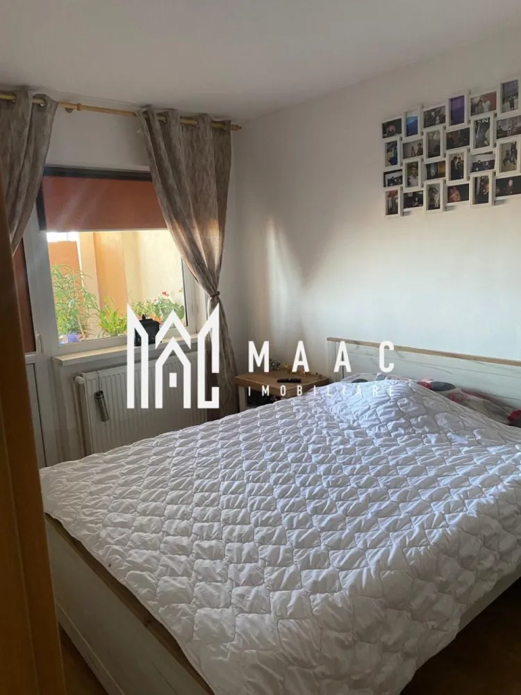 Apartament 2 camere | 55 MPU | Pivnita | Balcon | Bulevardul Mihai Viteazul - MAAC Imobiliare vă propune spre vânzare un apartament modern cu 2 camere, situat pe Bulevardul Mihai Viteazul, la etajul 10/10, cu vedere superbă spre Munții Făgăraș.

Detalii apartament:

Suprafață utilă: 55 mp
Balcon închis: 12 mp – spațiu generos pentru relaxare sau depozitare
Compartimentare: decomandată, practică și luminoasă
Etaj: 10/10 (bloc dotat cu lift)

Dotări și finisaje:

Apartament complet renovat și mobilat modern
Centrală termică proprie
Geamuri termopan pentru izolare fonică și termică
Finisaje de calitate, pregătit pentru mutare imediată

 Avantaje:

Vedere panoramică spre munți
Lumină naturală din plin, datorită poziționării excelente
Zonă centrală, cu toate facilitățile la doar câțiva pași: magazine, farmacii, transport public, școli
Acces rapid către centrul orașului – doar 1,4 km de Piața Mare (3–4 minute cu mașina sau 15–20 minute de mers pe jos)

Pentru mai multe detalii sau pentru a programa o vizionare, contactați-ne specificand ID: CP2681539