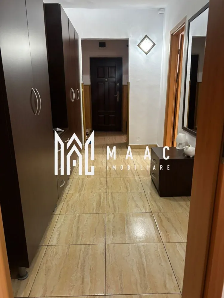 Apartament 2 camere | 55 MPU | Pivnita | Balcon | Bulevardul Mihai Viteazul - MAAC Imobiliare vă propune spre vânzare un apartament modern cu 2 camere, situat pe Bulevardul Mihai Viteazul, la etajul 10/10, cu vedere superbă spre Munții Făgăraș.

Detalii apartament:

Suprafață utilă: 55 mp
Balcon închis: 12 mp – spațiu generos pentru relaxare sau depozitare
Compartimentare: decomandată, practică și luminoasă
Etaj: 10/10 (bloc dotat cu lift)

Dotări și finisaje:

Apartament complet renovat și mobilat modern
Centrală termică proprie
Geamuri termopan pentru izolare fonică și termică
Finisaje de calitate, pregătit pentru mutare imediată

 Avantaje:

Vedere panoramică spre munți
Lumină naturală din plin, datorită poziționării excelente
Zonă centrală, cu toate facilitățile la doar câțiva pași: magazine, farmacii, transport public, școli
Acces rapid către centrul orașului – doar 1,4 km de Piața Mare (3–4 minute cu mașina sau 15–20 minute de mers pe jos)

Pentru mai multe detalii sau pentru a programa o vizionare, contactați-ne specificand ID: CP2681539