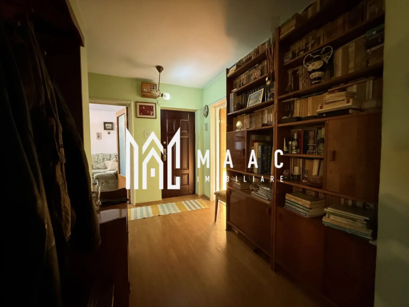 Apartament 3 Camere | Balcon | 60 MPU | Decomandat | Strand - MAAC Imobiliare vă propune spre vânzare un apartament cu 3 camere, situat la etajul 4 din 4, în zona Ștrand, o locație apreciată pentru accesibilitate, infrastructură completă și apropierea de zone verzi.

Apartamentul are o suprafață utilă de 60 mp și este compartimentat decomandat, oferind funcționalitate și confort pentru locuire proprie sau investiție.

Caracteristici:
-suprafață utilă: 60 mp
-etaj 4 din 4
-bloc cu acoperiș
-3 camere decomandate
-balcon cu acces din living

Zona Ștrand oferă acces rapid la școli, dispensar, parc, magazine și mijloace de transport, fiind potrivită pentru familii sau pentru cei care își doresc o locuință într-un cartier bine conectat.

Pentru mai multe detalii vă rugăm să menționați la telefon numărul CP2673816.