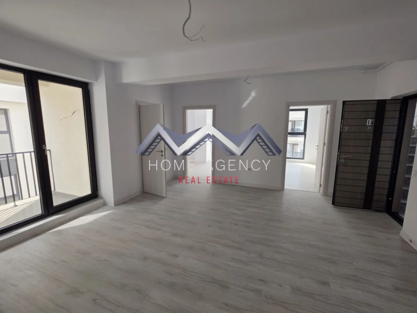 Apartament 3 camere Otopeni | achiziție direct de la dezvoltator - Achiziție direct de la dezvoltator | comision 0

Vă propunem, spre vânzare, mai multe apartamente cu 3 camere, parte dintr-un ansamblu rezidențial nou situat central in Otopeni, cu acces pietonal facil către magazine, restaurante, școală/grădinițe, bănci, Primărie, piață, farmacii, viitoarea stație de metrou, precum și către toate arterele principale (DN1, Centură, Autostradă), Aeroport etc.

Ansamblul rezidențial este compus din 8 blocuri de locuințe moderne, cu regim mic de înălțime D (parcare subterană)+P+2+M, construite cu materiale de cea mai bună calitate. Accesul în complex este supravegheat video, cu barieră securizată, și va include spații verzi.

Structura blocurilor este din beton armat, pereții interiori, exteriori și de compartimentare sunt construiți din cărămidă, iar fațadele sunt izolate corespunzător cu polistiren expandat.

Apartamentul se predă "la gata", dotat cu centrală termică proprie, încălzire prin pardoseală, ușă metalică, tâmplărie PVC, geamuri Salamander termopan gri antracit, contorizat individual și racordat la toate utilitățile (apă, curent, gaz, canalizare, cablu TV, internet). Finisajele interioare sunt incluse în costul apartamentului și constau în faianță, gresie, parchet și baie complet utilată modern.

Prețul afișat include TVA și 1 loc de parcare subteran. 
Disponibilitate imediată sau câteva luni, în funcție de fază construcției.

Dacă aveți o proprietate de vânzare/închiriere sau sunteți interesați de o proprietate aflată în portofoliul agenției noastre, vă rugăm să ne contactați la numărul de telefon din anunț sau pe adresa de email contact@homeagency.ro.