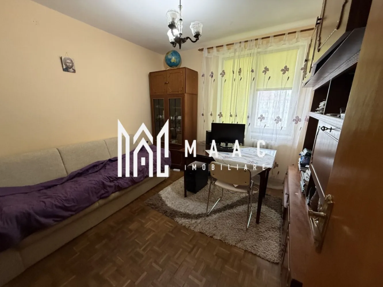 Apartament 3 Camere | Balcon | 60 MPU | Decomandat | Strand - MAAC Imobiliare vă propune spre vânzare un apartament cu 3 camere, situat la etajul 4 din 4, în zona Ștrand, o locație apreciată pentru accesibilitate, infrastructură completă și apropierea de zone verzi.

Apartamentul are o suprafață utilă de 60 mp și este compartimentat decomandat, oferind funcționalitate și confort pentru locuire proprie sau investiție.

Caracteristici:
-suprafață utilă: 60 mp
-etaj 4 din 4
-bloc cu acoperiș
-3 camere decomandate
-balcon cu acces din living

Zona Ștrand oferă acces rapid la școli, dispensar, parc, magazine și mijloace de transport, fiind potrivită pentru familii sau pentru cei care își doresc o locuință într-un cartier bine conectat.

Pentru mai multe detalii vă rugăm să menționați la telefon numărul CP2673816.