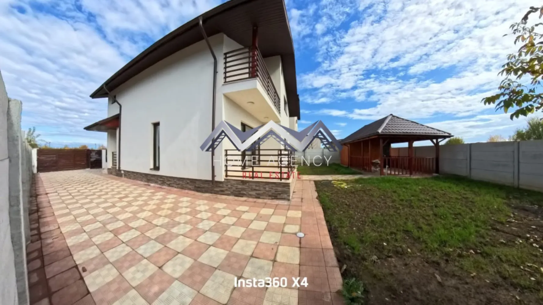 Casă individuală de vânzare Balotești - Vă propunem, spre vânzare, o casă individuală P+1, amplasată în Balotești, într-o zonă liniștită și aerisită, aflată în plină dezvoltare, cu acces facil către DN1, Aeroportul Otopeni și complexul Therme. Proprietatea se remarcă prin compartimentarea practică, camerele spațioase și luminoase, precum și prin calitatea construcției, concepută pentru confortul unei familii moderne.

Construită integral din cărămidă, cu izolație exterioară și interioară și acoperiș din tablă, casa dispune de o suprafață utilă de 114 mp și o amprentă la sol de 90 mp, pe un teren de 400 mp. Curtea liberă de aproximativ 320 mp este complet împrejmuită, oferind intimitate și un cadru plăcut pentru relaxare.

La parter găsim un living generos, cu ferestre mari ce permit luminii naturale să pătrundă pe tot parcursul zilei și cu acces direct spre grădină. Bucătăria este închisă cu pereți de sticlă, oferind un efect elegant și modern, separând zona de gătit de spațiul de zi fără a diminua luminozitatea. Tot aici regăsim un dormitor spațios, potrivit pentru oaspeți, birou sau cameră de hobby, și o baie mare, cu duș tip walk-in, amenajată modern.

Etajul este destinat odihnei, oferind intimitate și confort. Dormitorul matrimonial se remarcă prin dimensiunile generoase, accesul spre balconul propriu, o zonă de dressing și o baie proprie dotată cu cadă. Celelalte două dormitoare sunt luminoase și bine proporționate, deservite de o baie comună, dotată cu duș walk-in. Din holul etajului se face accesul către pod, un spațiu extrem util pentru depozitare suplimentară.

Finisajele sunt moderne și de bună calitate: ferestre PVC cu geam tripan pentru izolare termică și fonică, parchet laminat premium, pereți finisați cu vopsea lavabilă, faianță și gresie în tonuri neutre, ușă metalică la intrare și sistem de încălzire cu centrală proprie și calorifere. Casa se vinde nemobilată, oferind libertatea noilor proprietari de a o amenaja după propriul stil.

Curtea este îngrijită, beneficiază de pavaj pe aleile de acces și zona de parcare, gazon amenajat și un foișor cu magazie, util atât pentru depozitare, cât și pentru activități în aer liber. Spațiul exterior este ușor de întreținut și oferă echilibrul între relaxare și utilitate, fiind potrivit pentru o familie.

Proprietatea se distinge prin camerele sale ample și luminoase, compartimentarea echilibrată și liniștea zonei, fiind o alegere potrivită pentru cei care își doresc o locuință nouă, confortabilă și bine construită, la doar câteva minute de Nordul Capitalei.

Contactează-ne pentru mai multe detalii și pentru programarea unei vizionări.