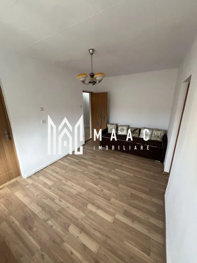 Apartament 2 Camere I SemidecomandatI Zona Lacul lui Binder - Se oferă spre vânzare un apartament cu 2 camere semidecomandat, situat în apropiere de Lacul lui Binder, o zonă în plină dezvoltare, apreciată pentru liniște și acces facil către oraș.

Detalii principale:
suprafață utilă: 43 mp
compartimentare: semidecomandată
etaj: 4 din 4
se vinde nemobilat și neutilat

Compartimentare:
living
dormitor
bucătărie
baie
hol

Avantaje:
zonă liniștită, cu acces rapid către puncte de interes
aproape de zone de agrement și spații verzi
posibilitate de amenajare după propriul gust
ideal pentru locuință proprie sau investiție

Apartamentul reprezintă o oportunitate bună pentru cei care își doresc să își personalizeze locuința de la zero.

Pentyru vizionari si informati: CP2985095