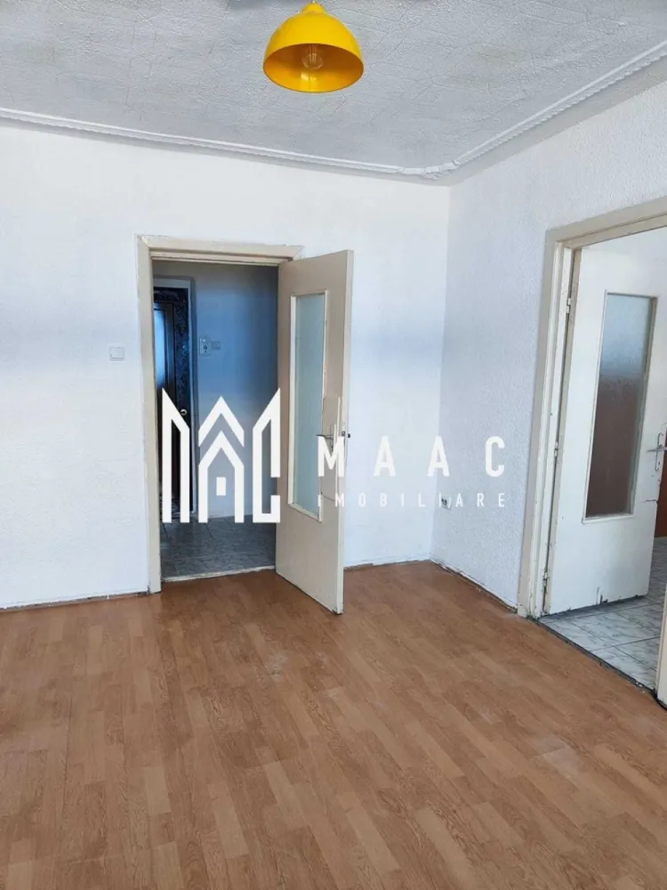 Apartament 1 Camera I Decomandat I Parter I zona Turnisor - Se oferă spre vânzare o garsonieră practică, bine compartimentată, situată la parterul inalt al unui imobil amplasat într-o zonă apreciată pentru accesul rapid către principalele puncte de interes ale orașului.

Cu o suprafață utilă de 32 mp, locuința beneficiază de o compartimentare decomandată, oferind funcționalitate și confort atât pentru locuire proprie, cât și pentru investiție.

Compartimentare:
Hol de acces
Bucătărie separată
Baie
Cameră spațioasă

Avantaje și dotări:
Compartimentare decomandată
Izolație termică exterioară – confort sporit și eficiență energetică
Costuri reduse de întreținere
Parter – acces facil
Potrivită pentru locuit sau închiriere

Localizare:

Situată in zona de Turnisorpe in Proximitatea magazinului Lidl
Acces rapid către magazine, stații de autobuz și facilități zilnice
Zonă bine conectată, apreciată pentru poziționare și accesibilitate

O proprietate practică și accesibilă, ideală pentru cei care caută o locuință eficientă sau o investiție sigură într-o zonă bine cotată.

PEntru informati si vizionari: CP3064124