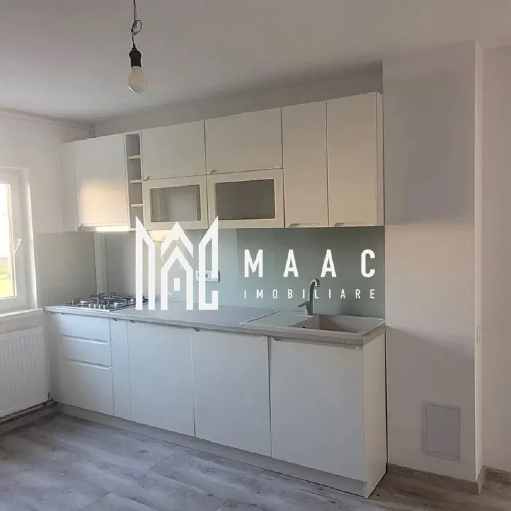 Apartament 2 camere | Etaj 2 | Balcon | Renovat | Ciresica - MAAC Imobiliare va prezinta un apartament 2 camere situat la etajul 2 in zona Ciresica. Caracteristici: Suprafață utilă: 54 mp Etaj: 2/4 Apartament renovat complet, inclusiv instalațiile electrice și sanitare Centrală termică proprie cu calorifere Compartimentare și dotări: Bucătărie mobilată și utilată complet (plită electrică, hotă, mașină de spălat vase, cuptor cu microunde – toate noi), baie cu calorifer tip scăriță, duș tip ciupercă, oglindă cu dezaburire, afișaj oră și temperatură, senzor de lumină, living, dormitor, hol spațios, balcon închis, pivniță. Finisaje: Parchet nou de 10 mm Calorifere noi Instalație electrică modernizată Avantaje: Apartament complet renovat, fără necesitatea unor investiții suplimentare Etaj intermediar (2/4) Spații de depozitare (pivniță și balcon închis) Stare de vânzare: Apartamentul se vinde mobilat și utilat. Pentru mai multe detalii precizati telefonic ca ati vazut anuntul cu ID: CP2671634