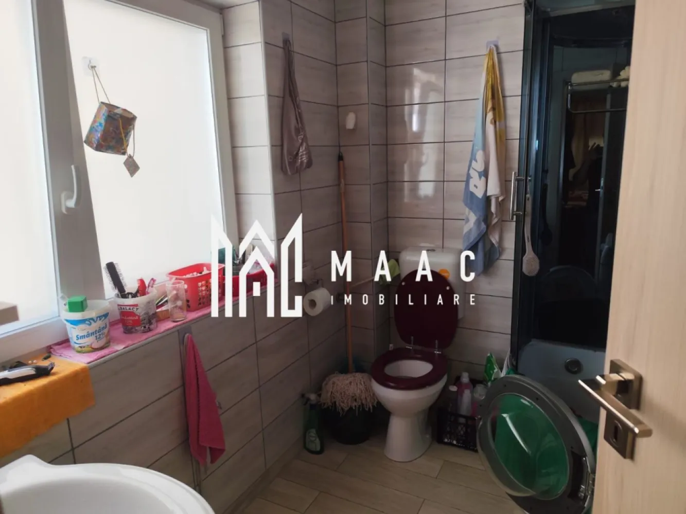 Apartament 2 Camere I Decomandat I Parter I Arhitectilor - Oferim spre vânzare apartament decomandat cu 2 camere, situat la parter, într-un imobil bine întreținut din zona Arhitecților.

Caracteristici:
Suprafață utilă: 46 mp
Compartimentare: living, dormitor, bucătărie separată, baie, hol
Parter, cu acces facil
Loc de parcare inclus
Boxă pentru depozitare
Complet mobilat și utilat
Disponibil imediat

Avantaje:
Zonă liniștită, cu acces rapid la oraș
Aproape de magazine, stații de transport și școli
Apartament pregătit pentru mutare imediată, fără investiții suplimentare