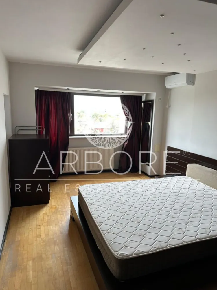 Inchiriere 3 camere, Unirii, Pasajul Marasesti - Inchiriere apartament de 3 camere decomandat, spatios, in zona pasajului Marasesti, Sectorul 3.
Apartamentul este situat la etajul 8, este complet mobilat si utilat.Nu se accepta animale de companie, se inchiriaza doar pe baza de contract, o luna chirie + o luna garantie.
Disponibil imediat . Seinchiriaza complet mobilat si utilat.
Va stam la dispozitie pentru informatii suplimentare sau pentru programarea unei vizionari.
Comisionul agentiei este de 50% din prima prima luna, iar perioada minima a inchirierii este de 12 luni.

Cu deosebita consideratie, 
Arbore Real Estate